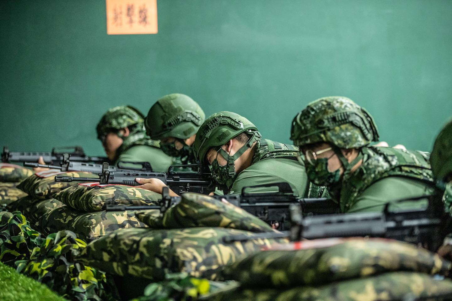 《CNN》藉藝人閃兵醜聞點出台灣軍中訓練流於形式等陋習。（翻攝自臉書國防部發言人）