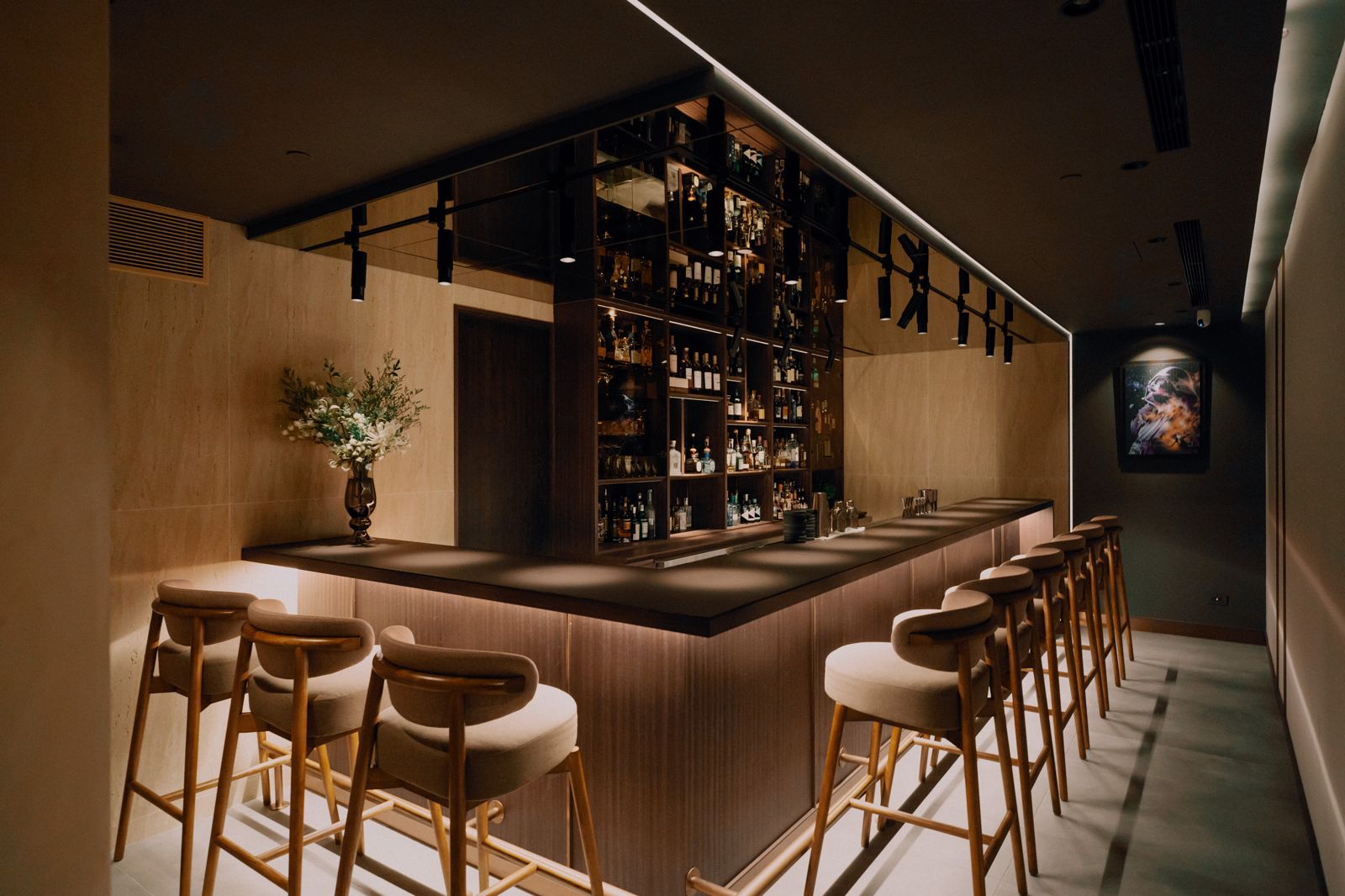 Bar Impromptu 以時尚輕鬆的氛圍、創意調酒與專業餐酒搭配聞名。（豊漁餐飲集團提供）