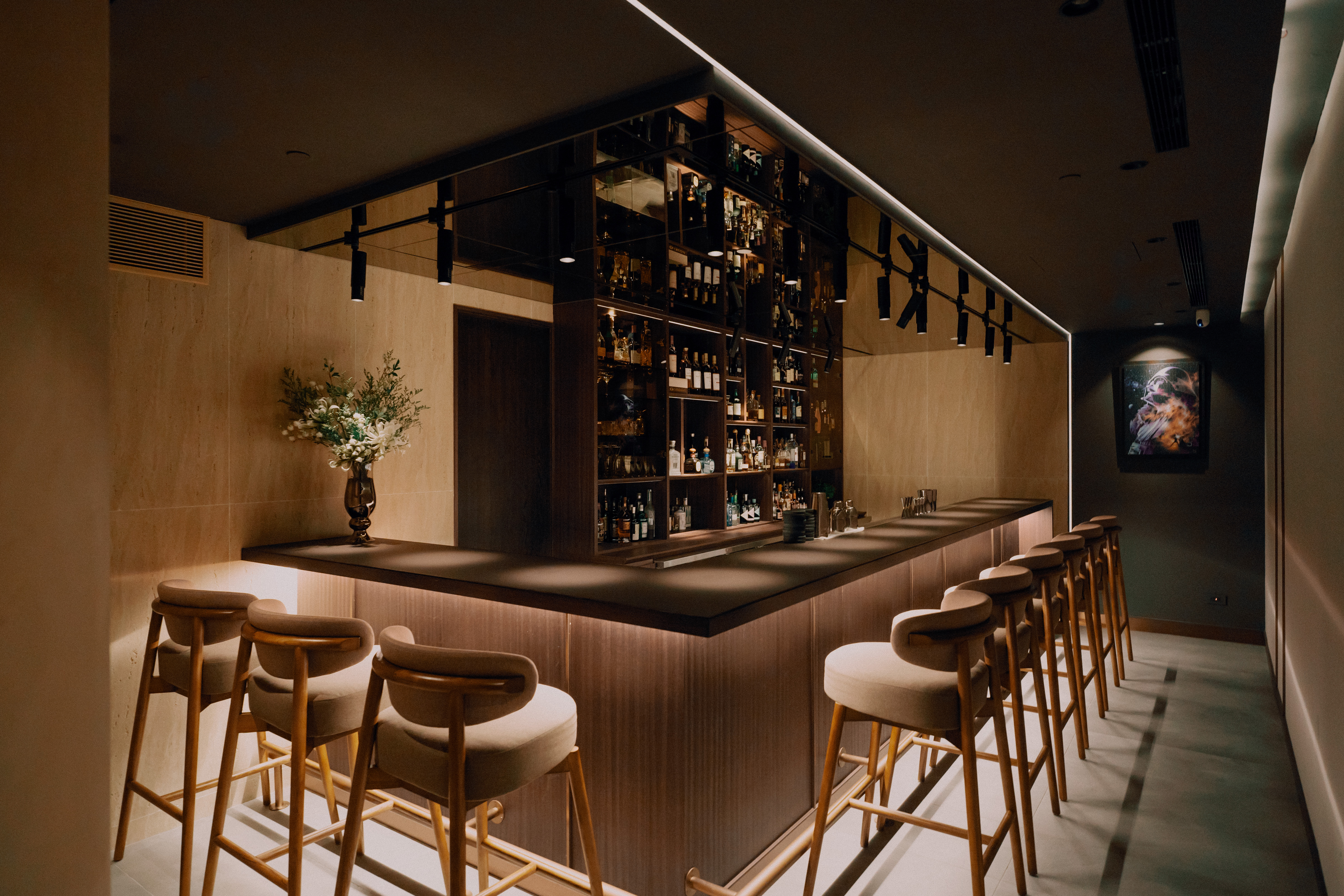 Bar Impromptu 以時尚輕鬆的氛圍、創意調酒與專業餐酒搭配聞名。（豊漁餐飲集團提供）