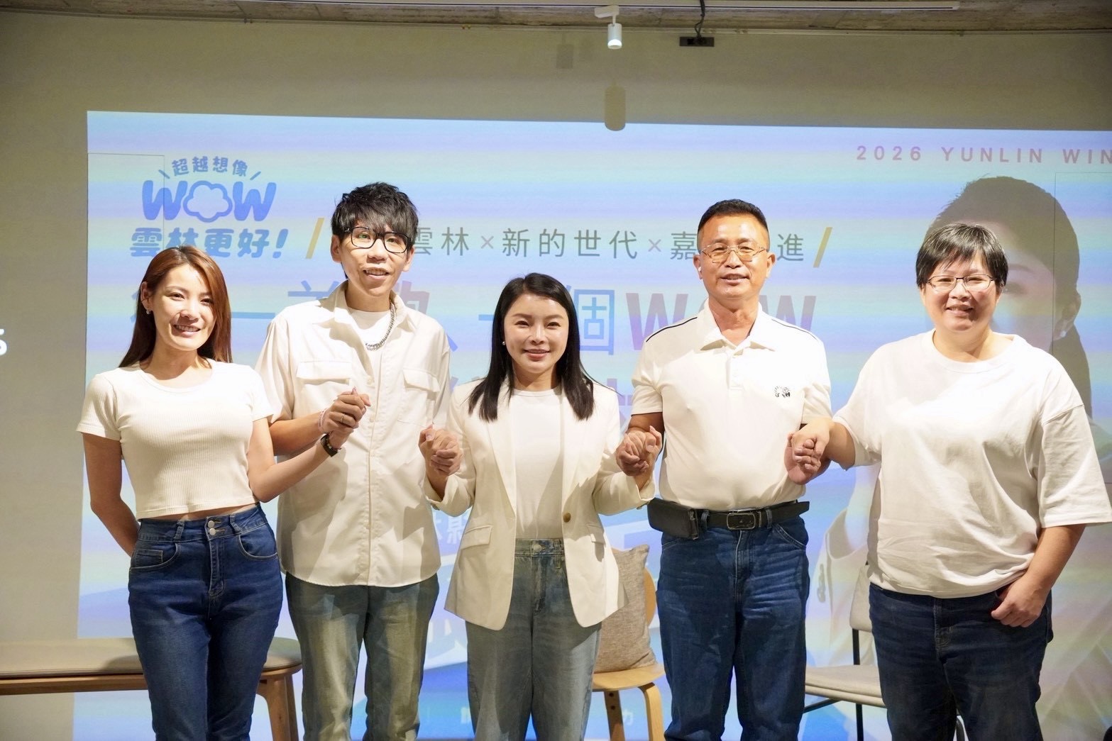 曾任全國10大模範農民的林春生（右2）、畜產女王陳柏吟（右1），出任張嘉郡正副競選總幹事。（張嘉郡競選辦公室提供。）