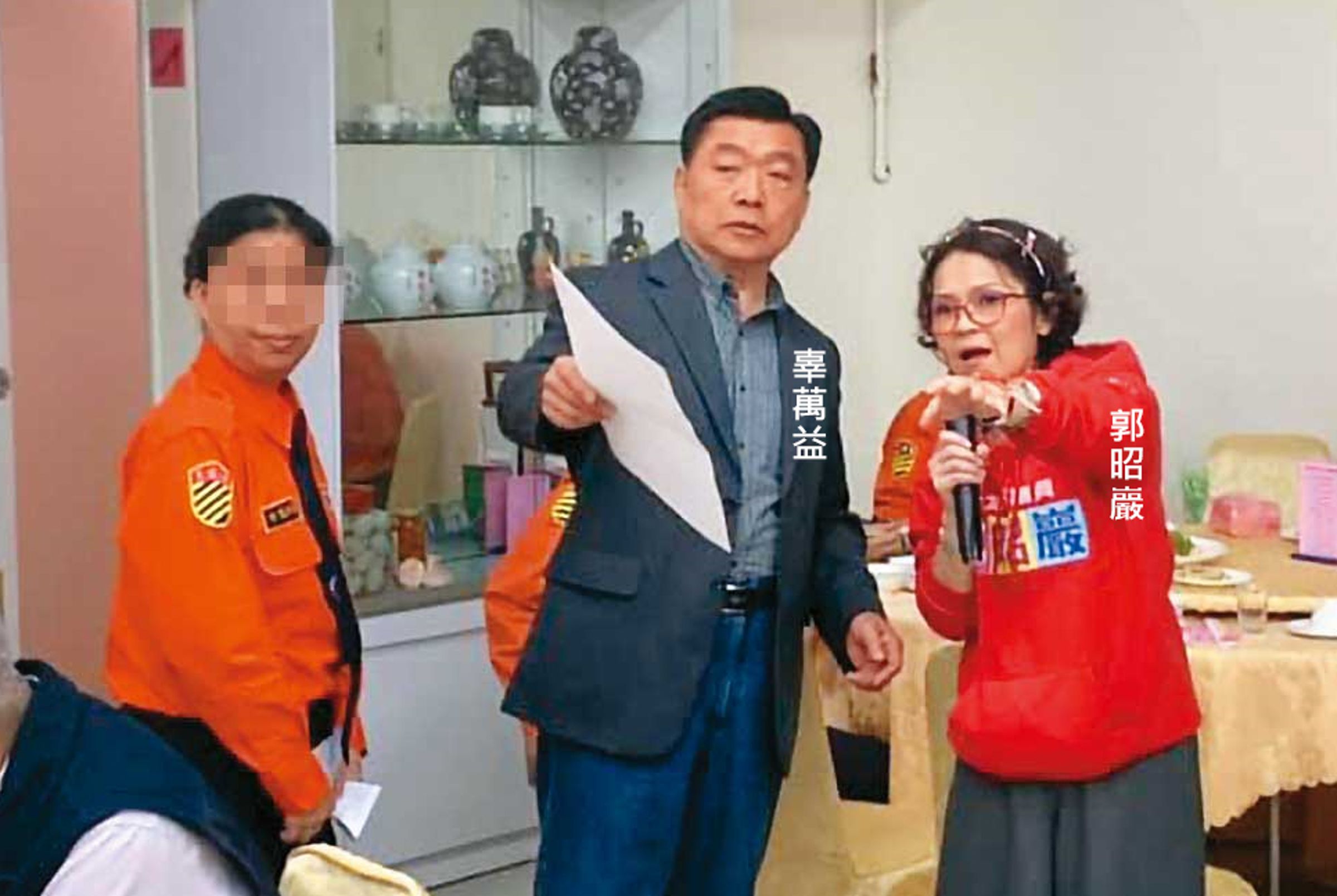 北市議員郭昭巖與義交大隊長辜萬益交情非常好，辜還要求隊員無償幫郭助選、搬家、打掃、驗車。（翻攝郭昭巖臉書）
