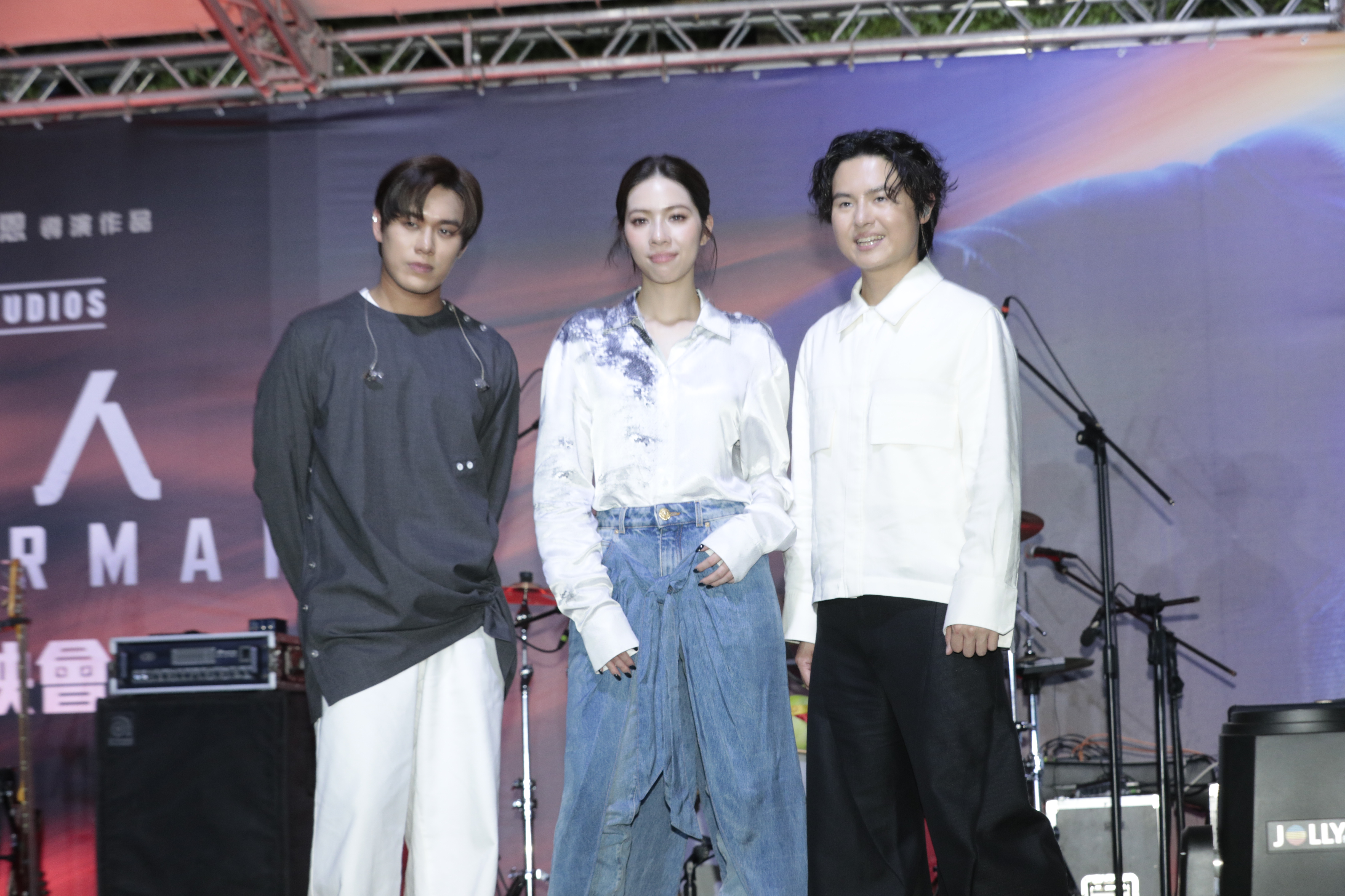 「告五人」才剛推出新專輯,就立刻出席《超人》首映。