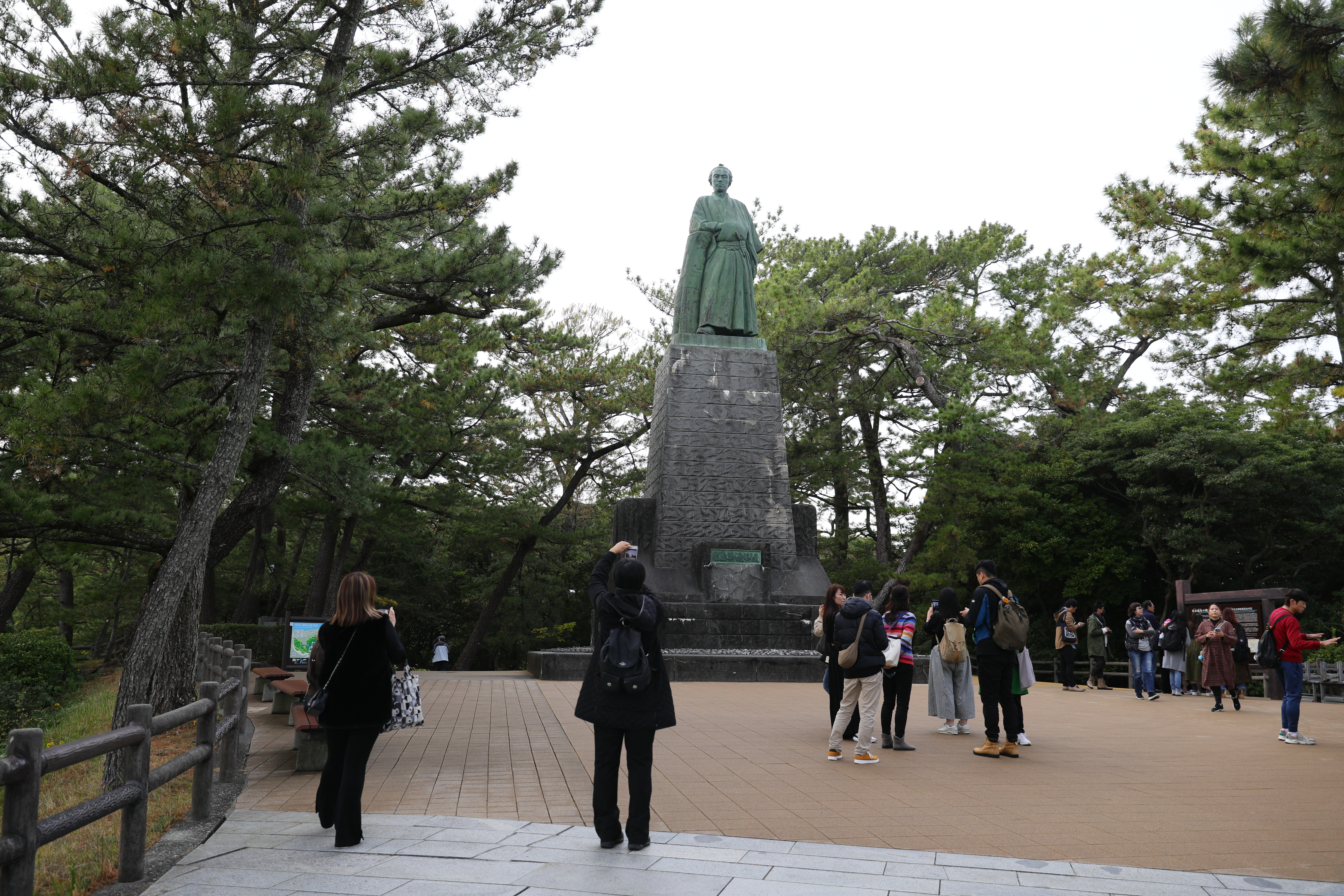 13公尺高的坂本龍馬銅像,相當有威嚴氣勢。