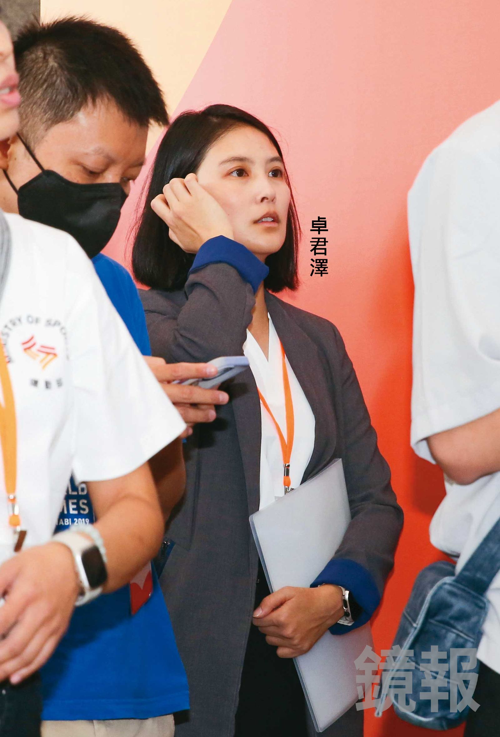 李洋用人有一套哲學，找來體育記者出身的美女主播卓君澤出任辦公室簡任視察，負責媒體輿情。（鏡報董孟航）