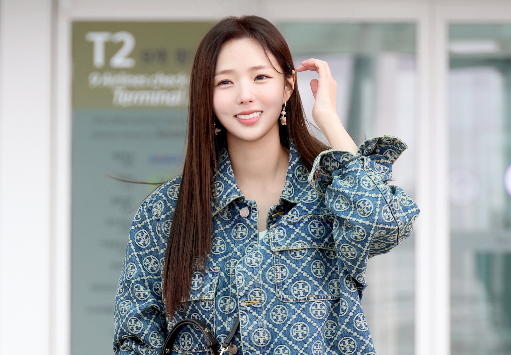 蔡秀彬以清新氣質詮釋TORY BURCH形象。（TORY BURCH提供）