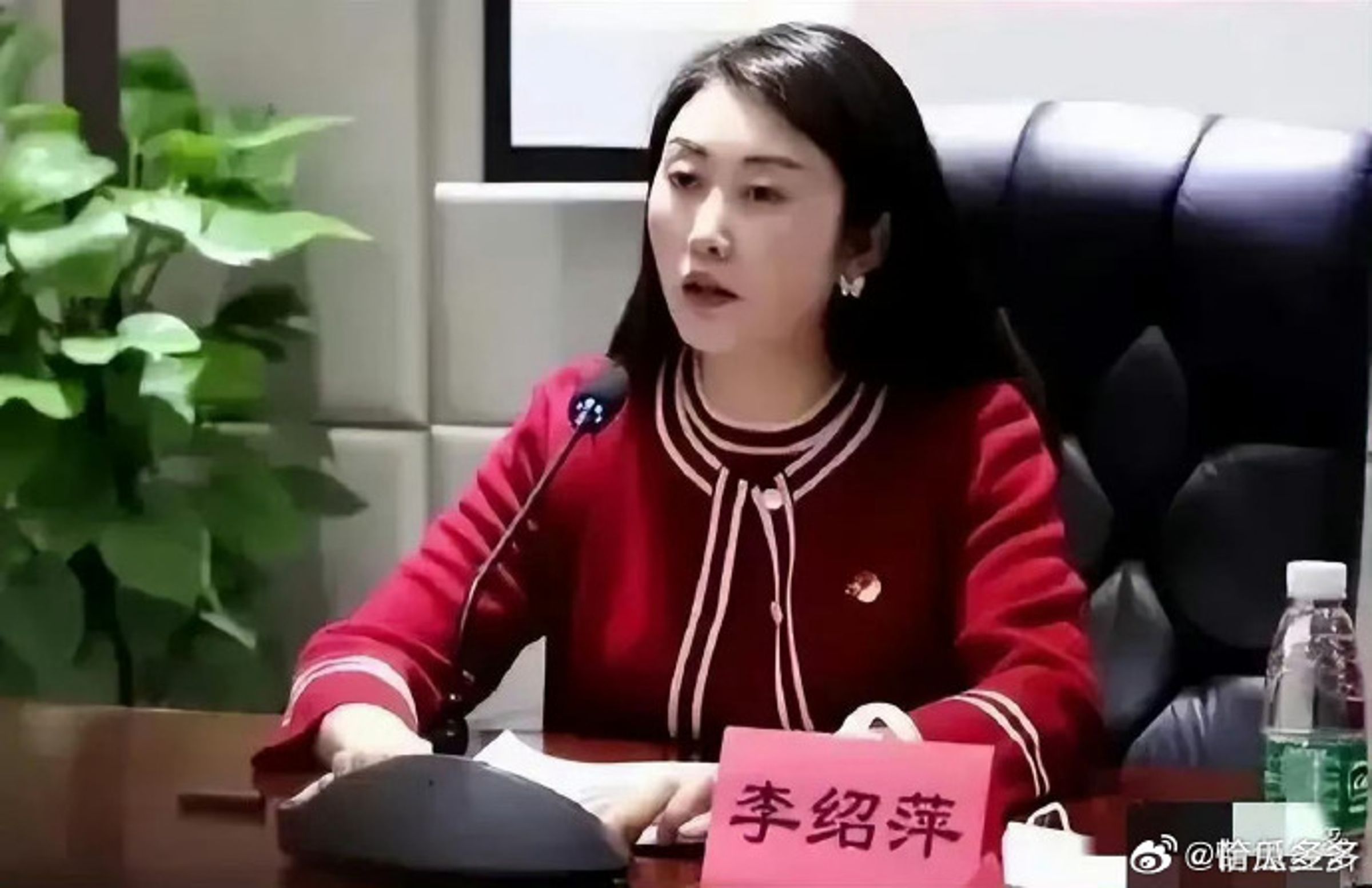 中國前女官真的淫亂!上床運動連睡3男,外甥不滿被當「工具小王」曝勁爆內容。(翻自微博)