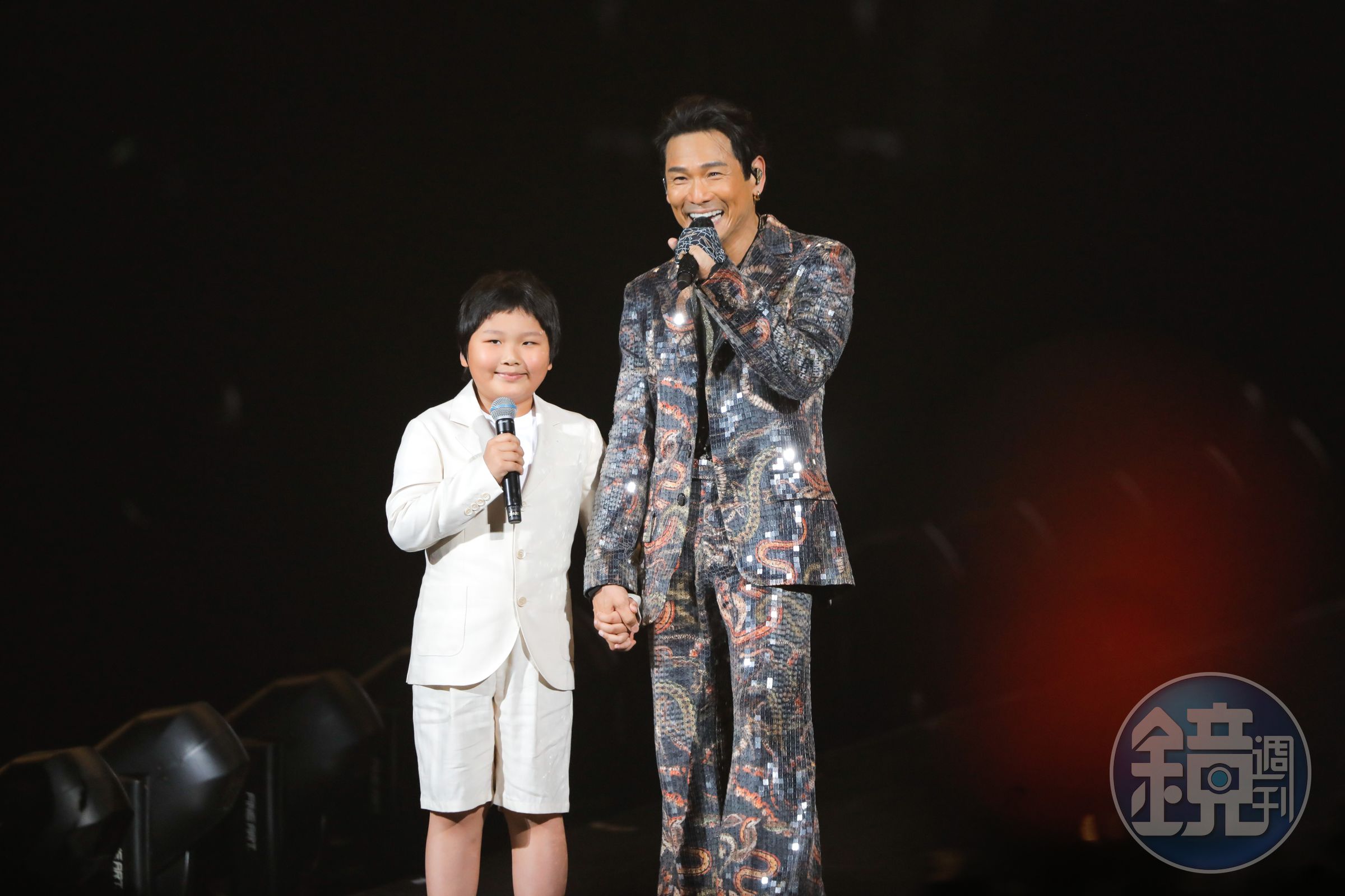 杜德偉介紹兒子AJ,「今年7歲,有時候算6歲,我也搞不清楚。」果然是爸爸無誤。