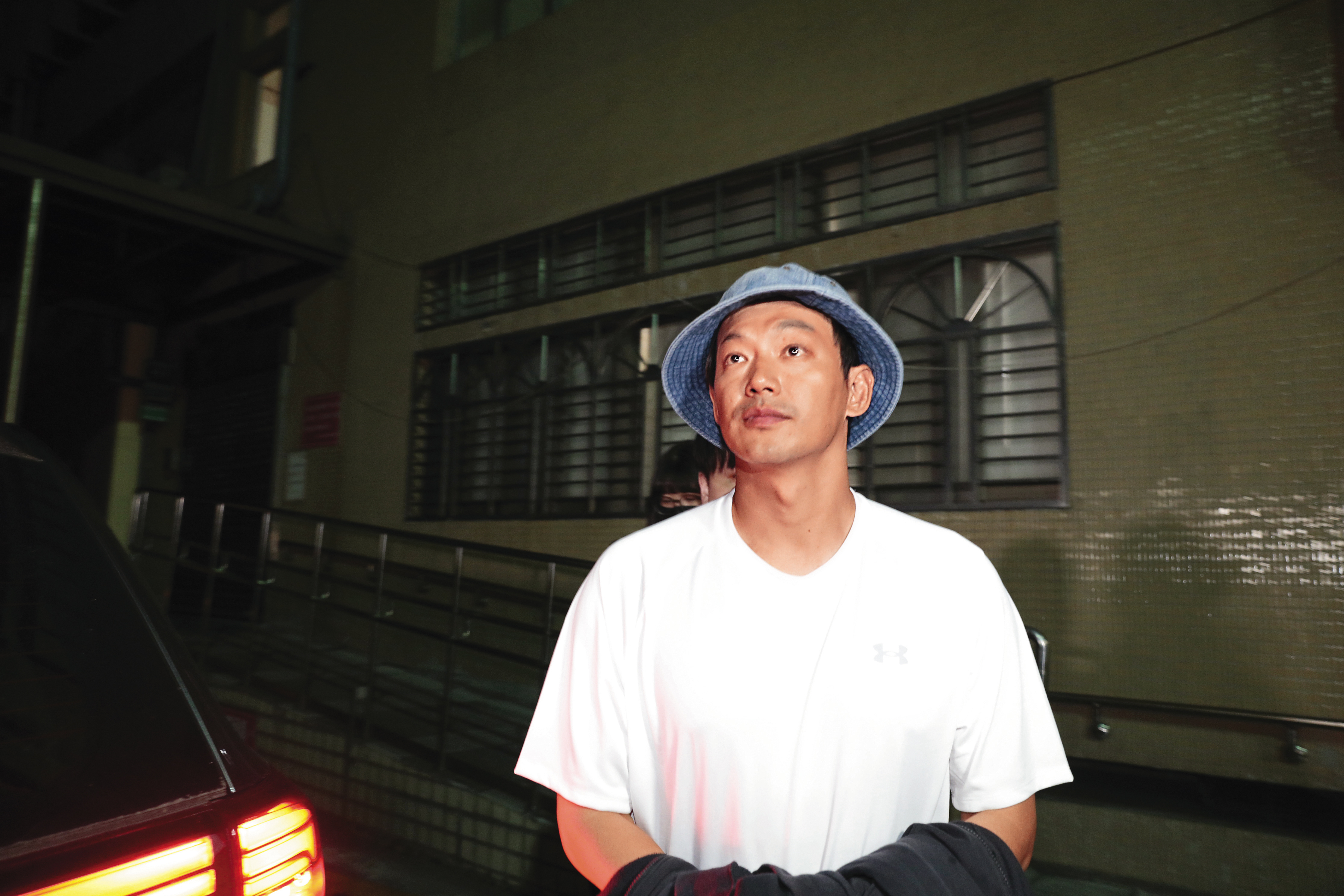 爆出閃兵風波後，威廉被移送地檢署，因對涉案細節交代不清，複訊後遭檢察官認定犯後態度不佳。