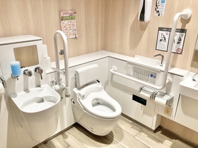 變態男跑10多家超商廁所偷拍，逾1000女生受害！猥褻片還上傳網路。（示意圖，翻自radichubu.jp）