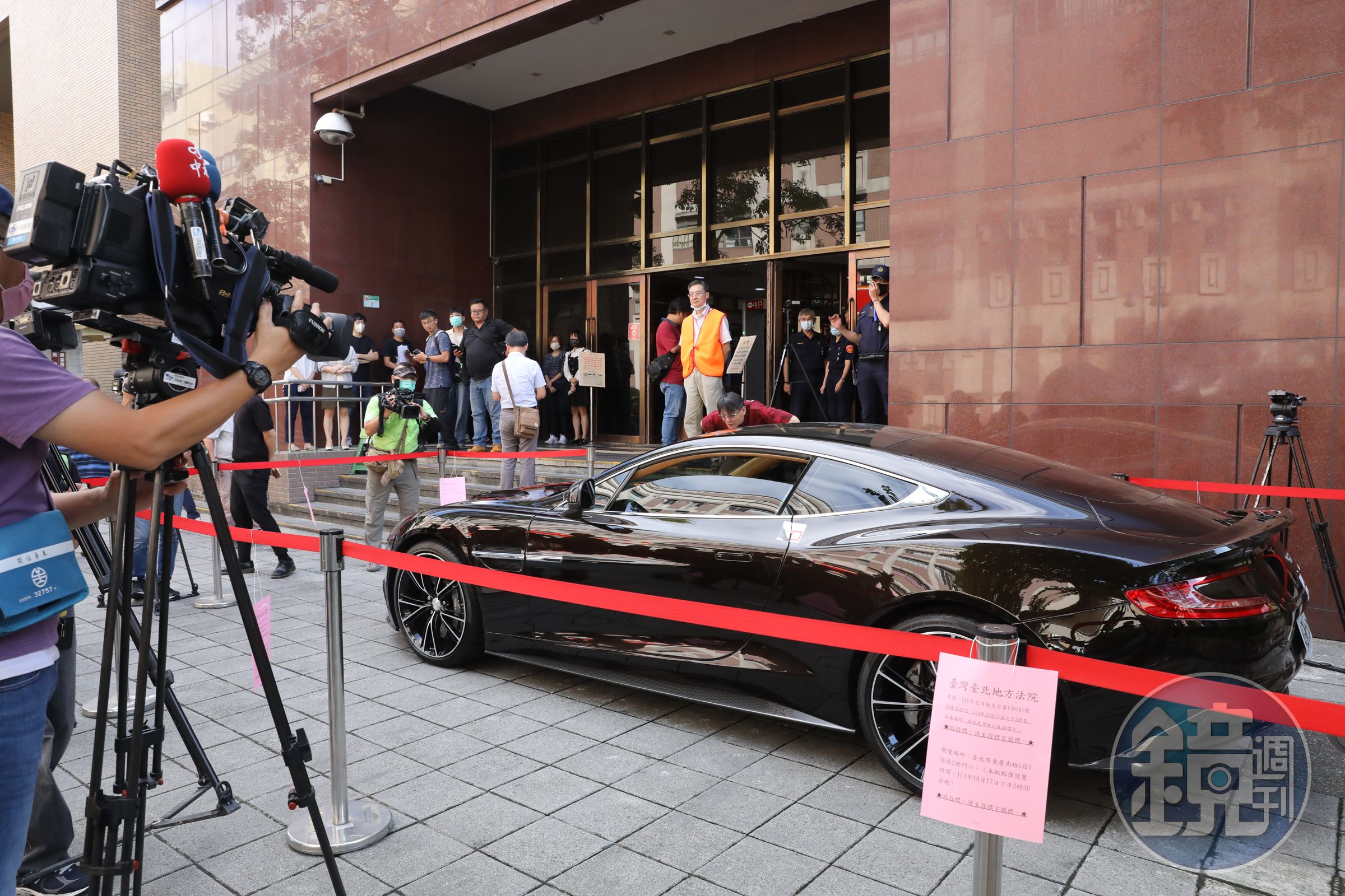 大S與汪小菲昔日的ASTON MARTIN愛車，新車價1,680萬元，不過今遭法拍。