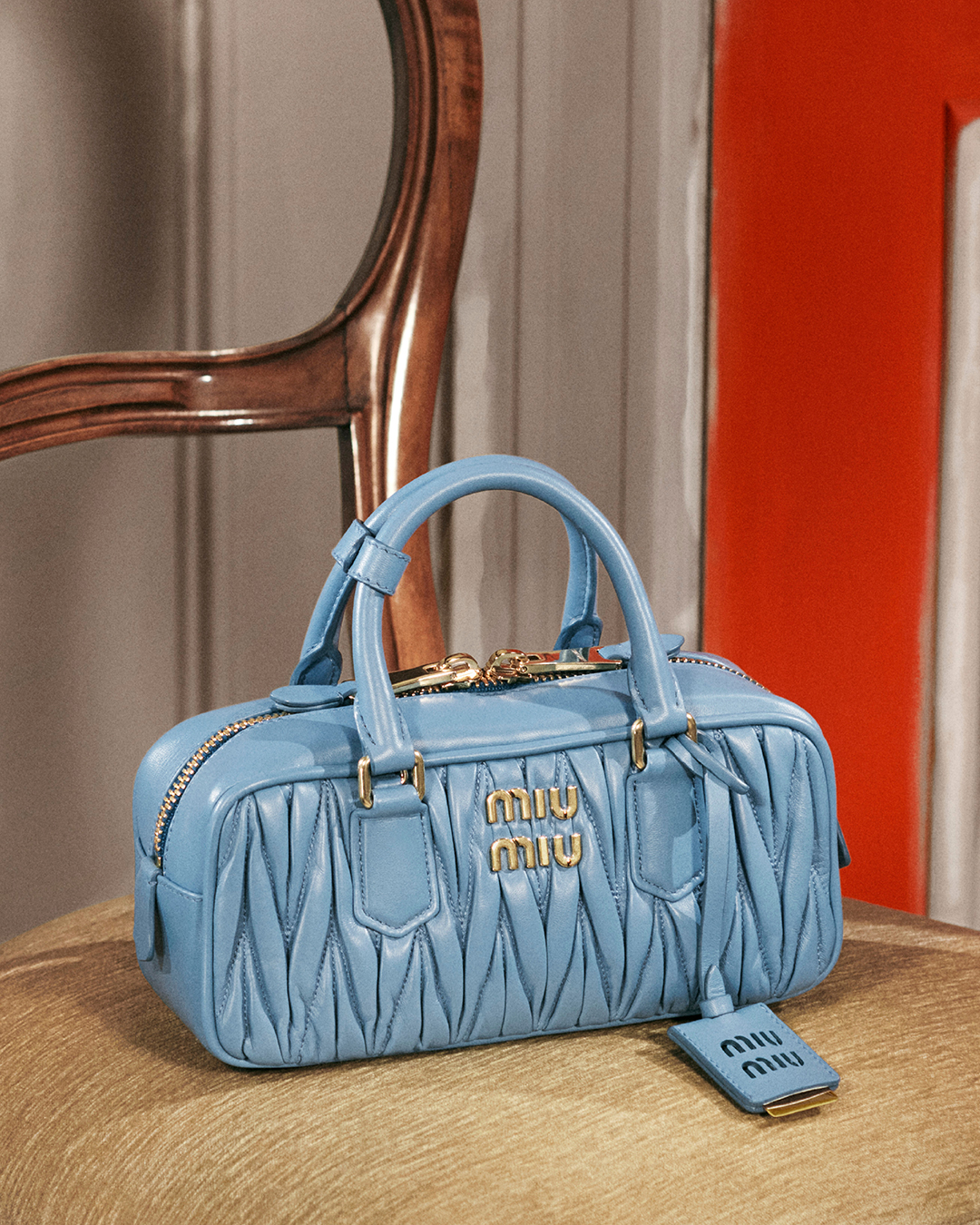 Arcadie matelassé納帕皮革手提包。NT$105,000(MIU MIU提供)