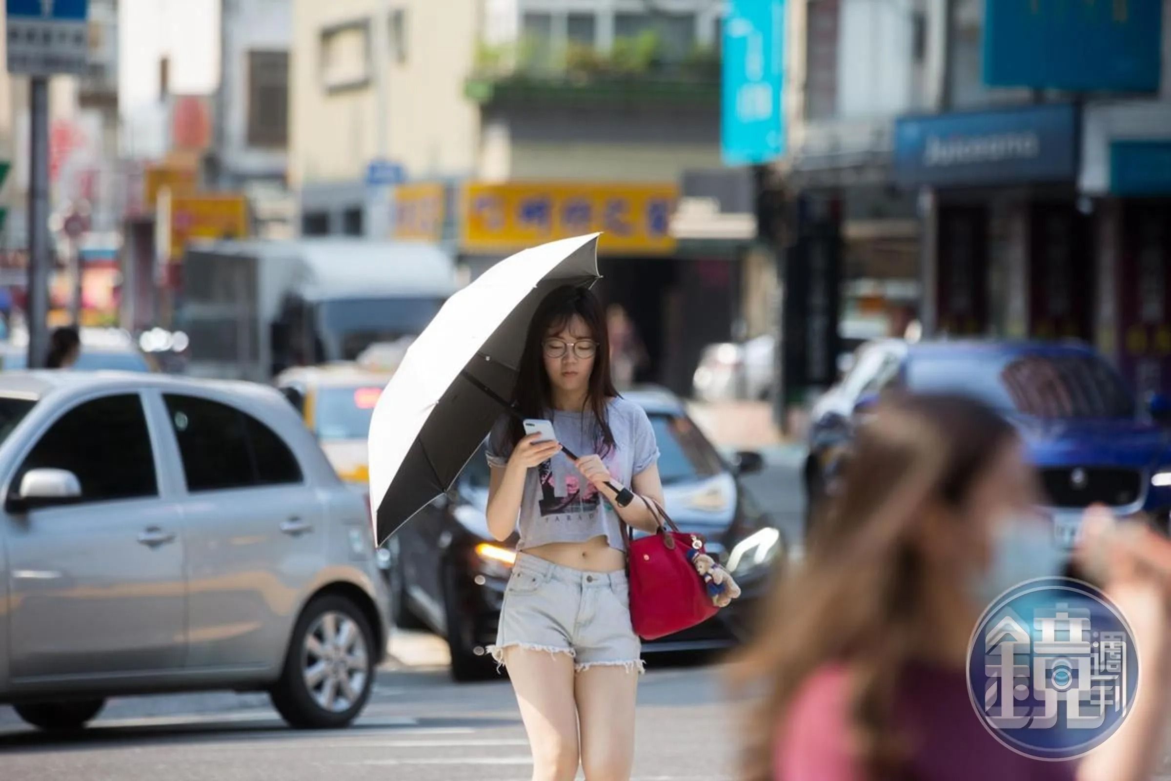 氣象署今發布高溫資訊,今天氣溫比昨天來的高,提醒民眾注意防曬。(本刊資料照)