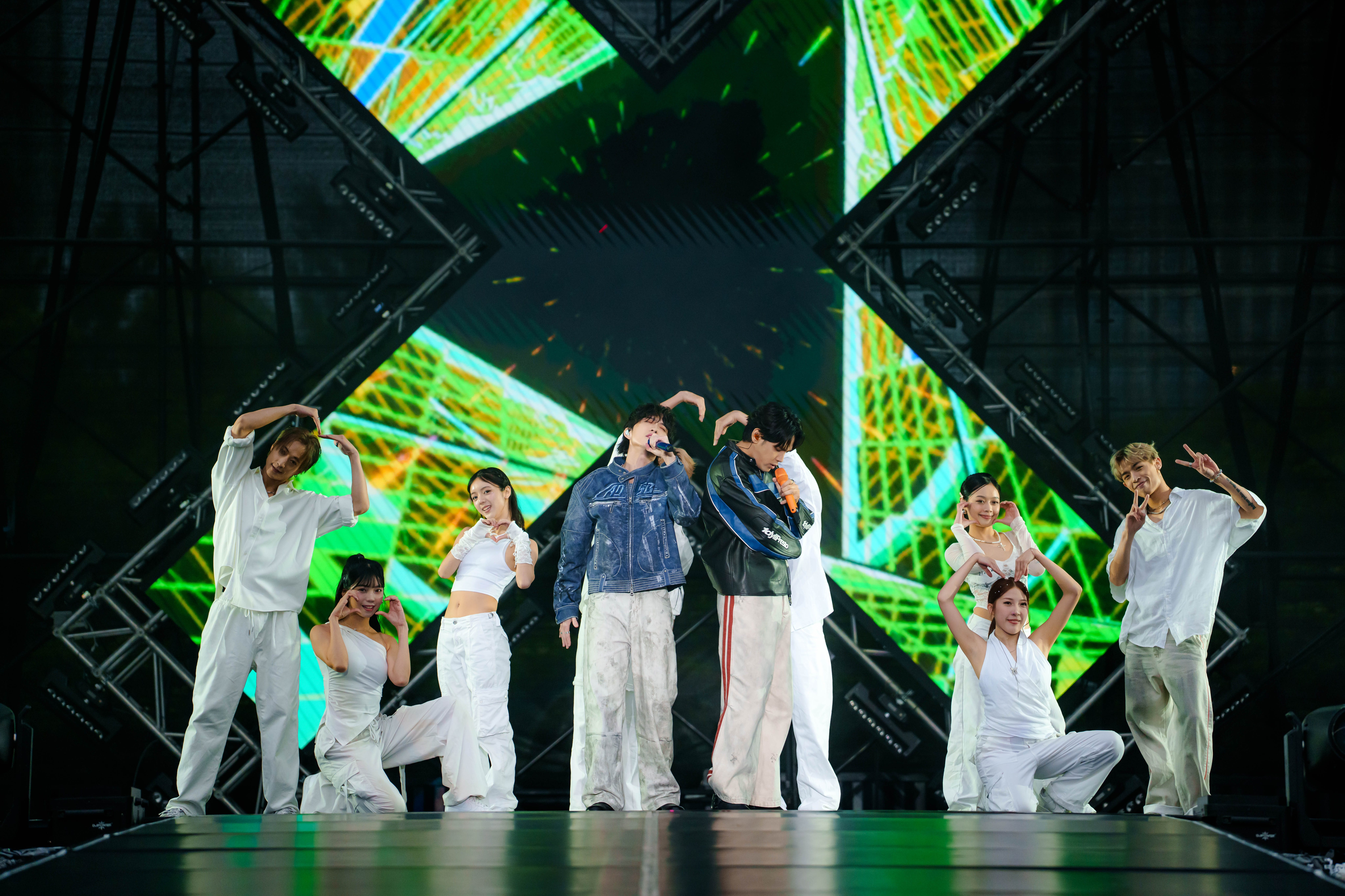 九澤CP陳零九、邱鋒澤在香港舉辦演唱會，嗨翻數千名歌迷。（J’s娛樂工廠提供）