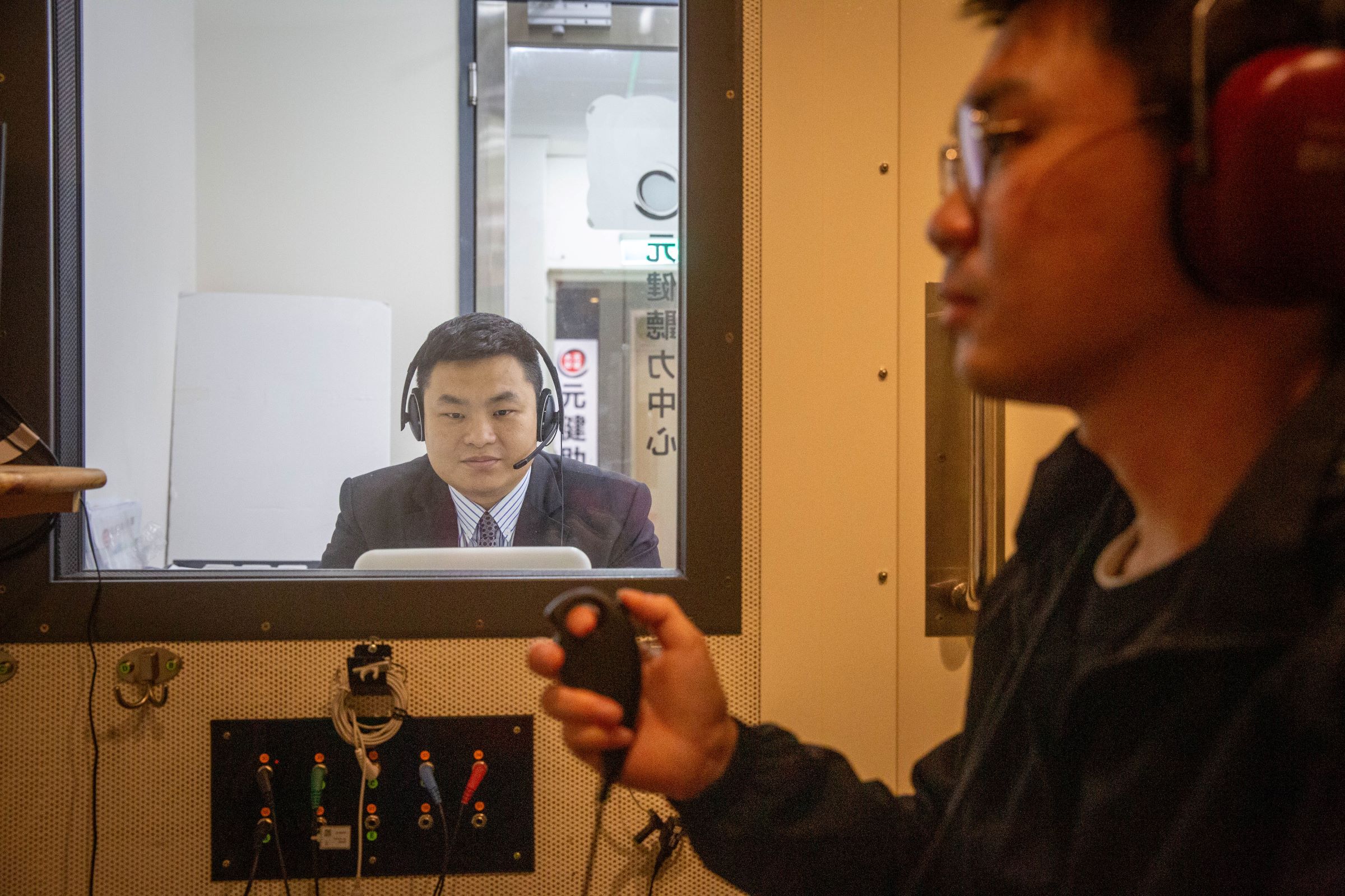 元健大和門市比照醫院等級打造測聽系統,規格從100多萬元到500多萬元,新店總店當然就是500萬元等級。