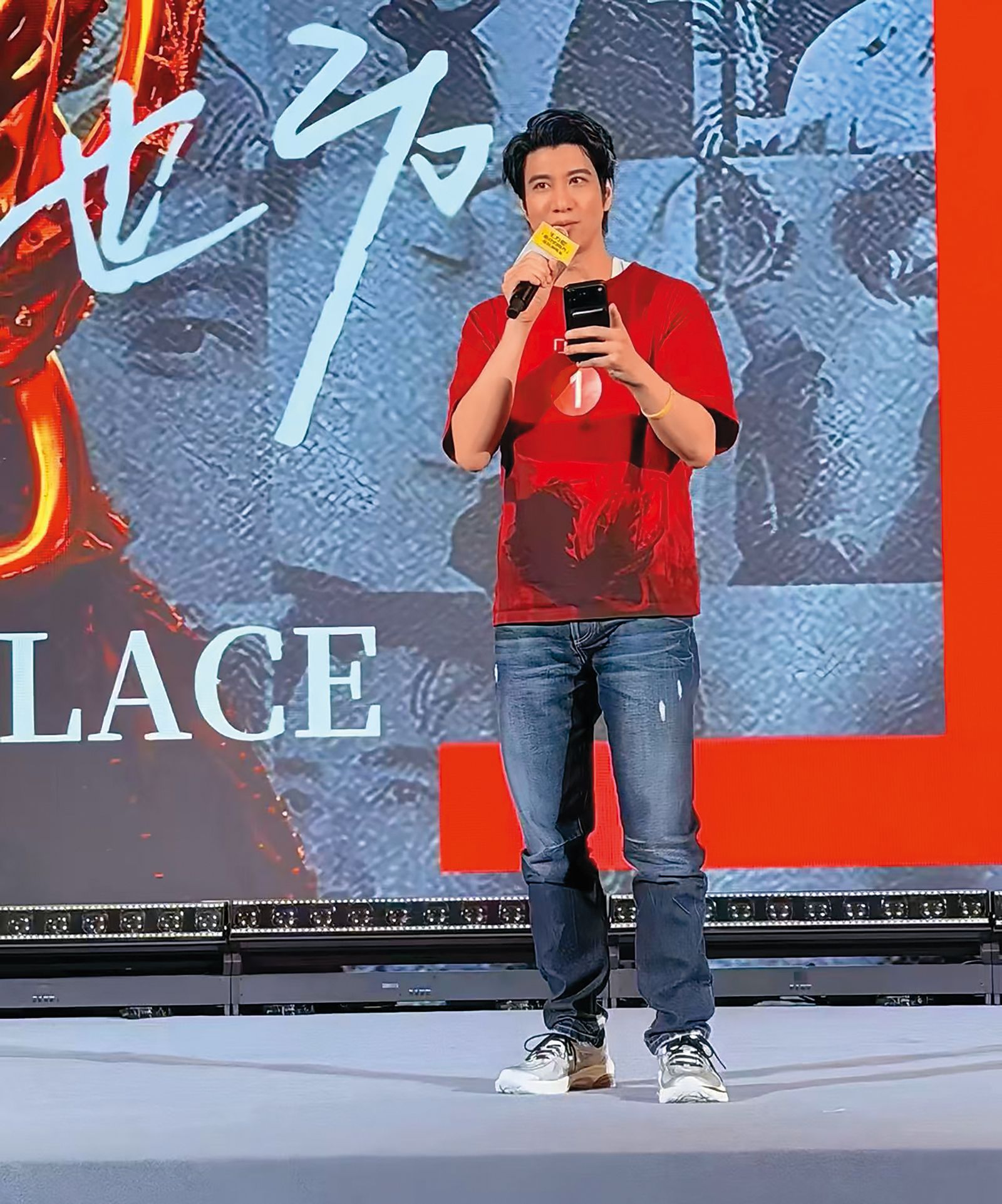 王力宏「最好的地方」演唱會在海南島三亞結束為期11個月的巡演，慶功宴上他直呼這是一段不可思議的旅程。（西東音樂提供）