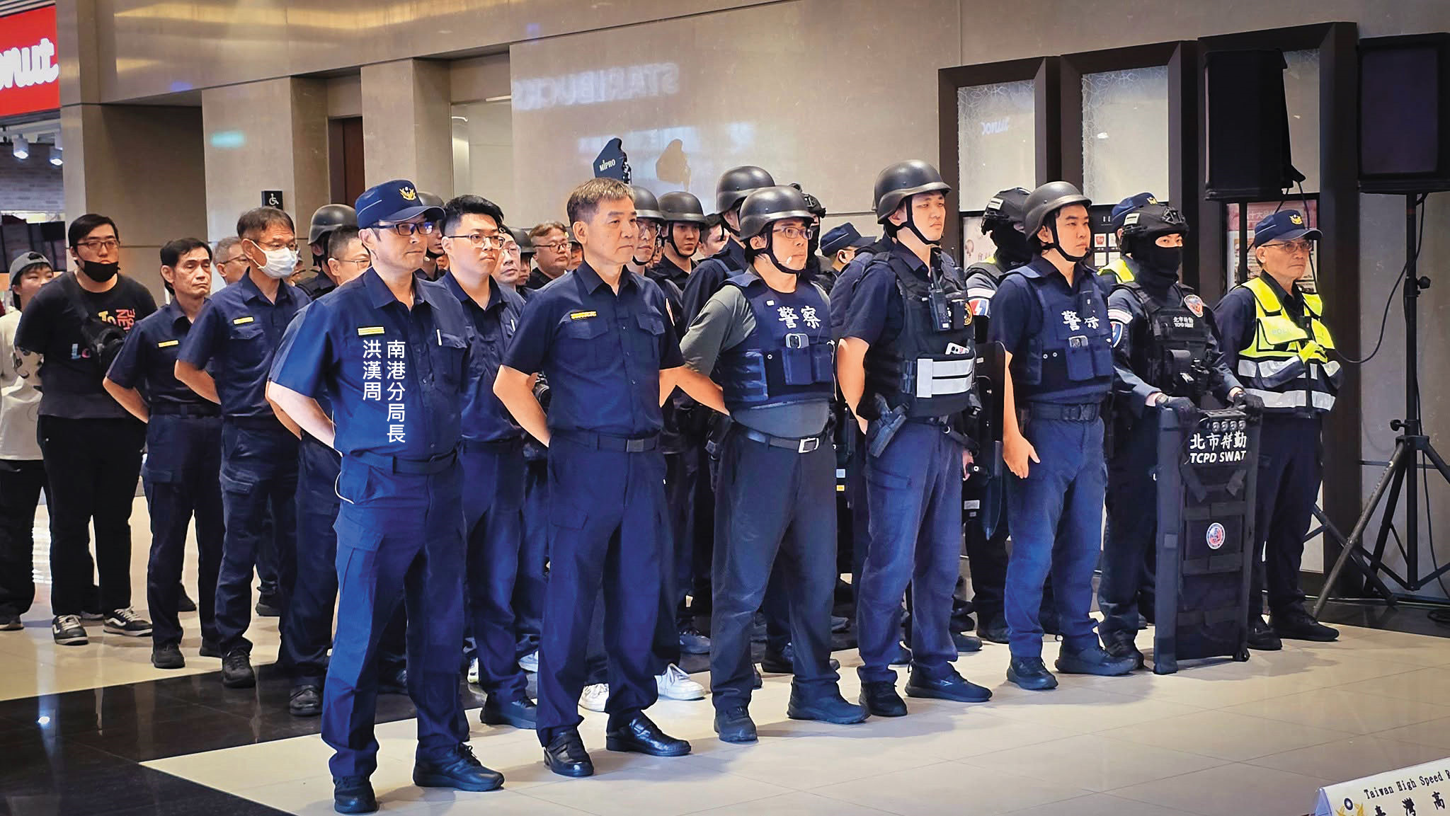 因為分局長要求嚴苛,南港分局的基層員警私下怨聲載道。(翻攝畫面)