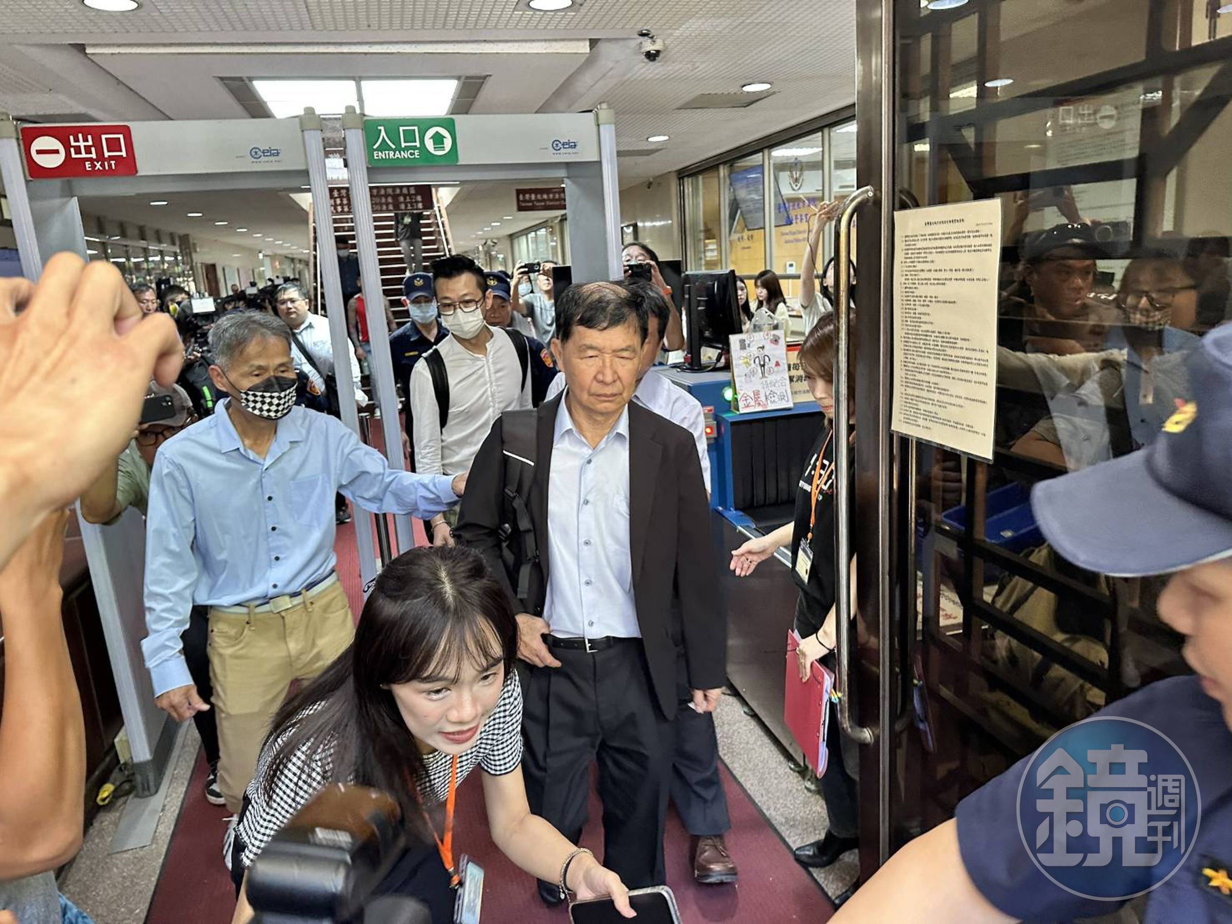 名嘴苦苓認為,前台北市長彭振聲(中)喪妻後已無所顧慮。