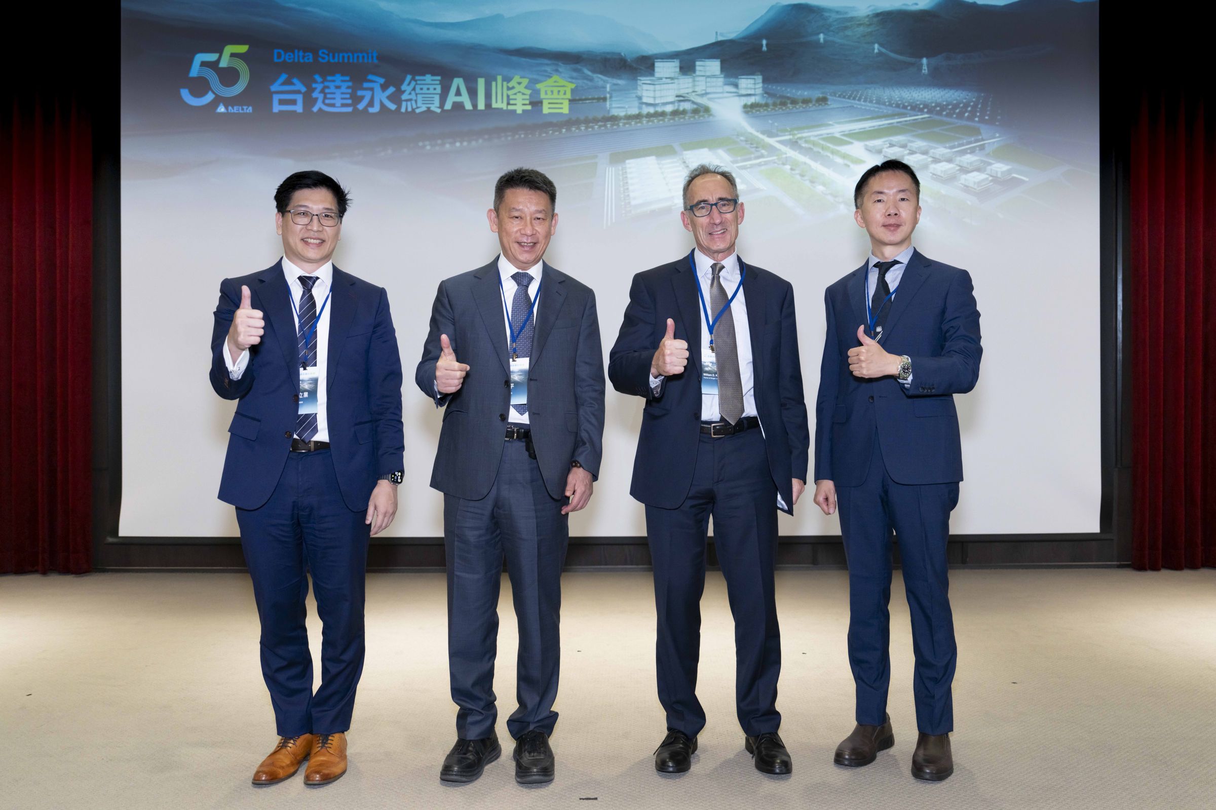 台達電舉行55周年系列活動「永續AI峰會」,由左至右為台達電台灣業務總經理張立業、台達電董事長鄭平、前白宮國家經濟委員會顧問William D. Kissinger、AI創投專家林家振,進行專題演講。(台達電提供)