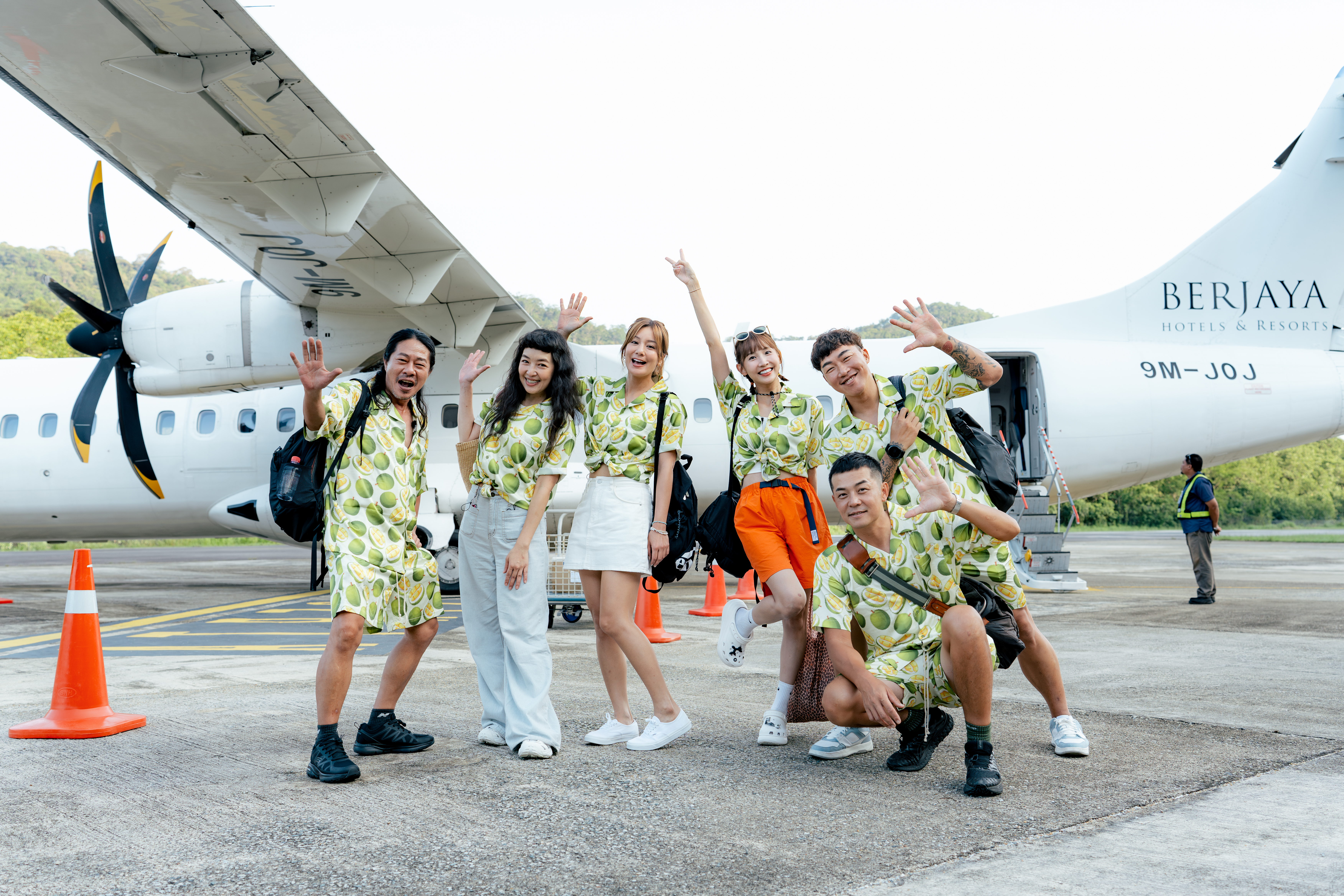 《嗨！營業中》夥伴們飛出台灣移動到馬來⻄亞度假勝地熱浪島  。（好看娛樂提供）