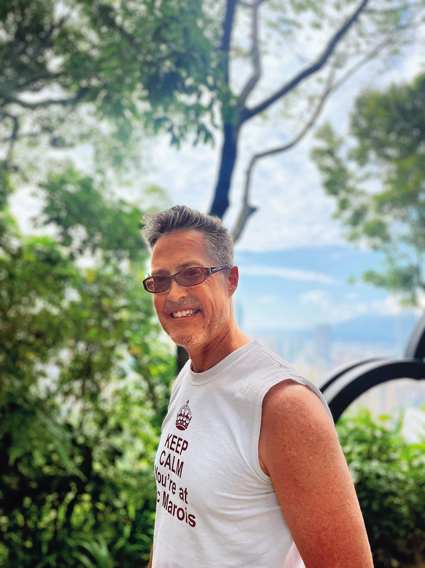 夏克立回台灣打官司之餘，也去爬了象山，抒發糾結的心情。