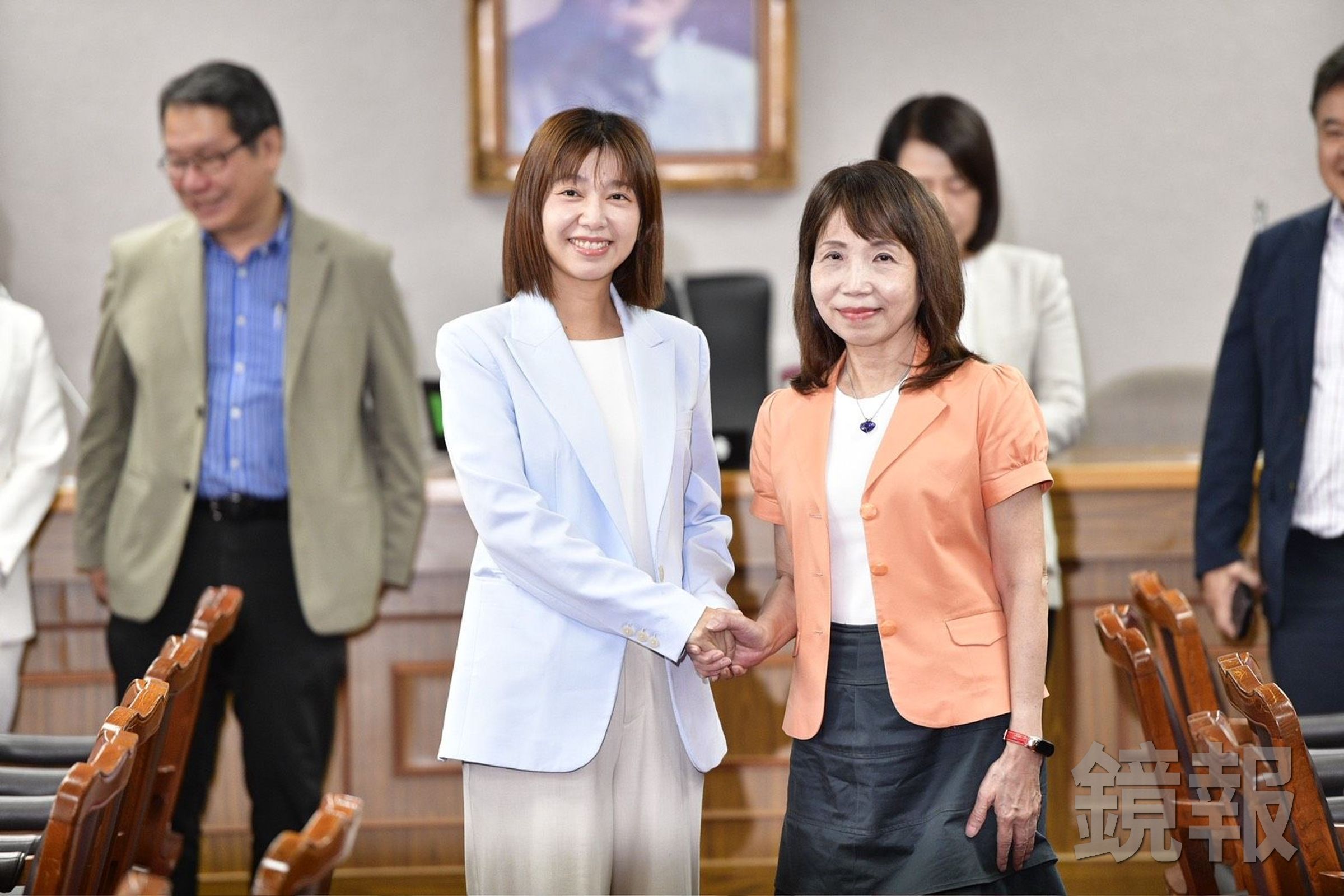 司法及法制委員會方面,民進黨由張雅琳(左)擔任召委,國民黨則將席次禮讓給民眾黨陳昭姿(右)。(鏡報李智為)