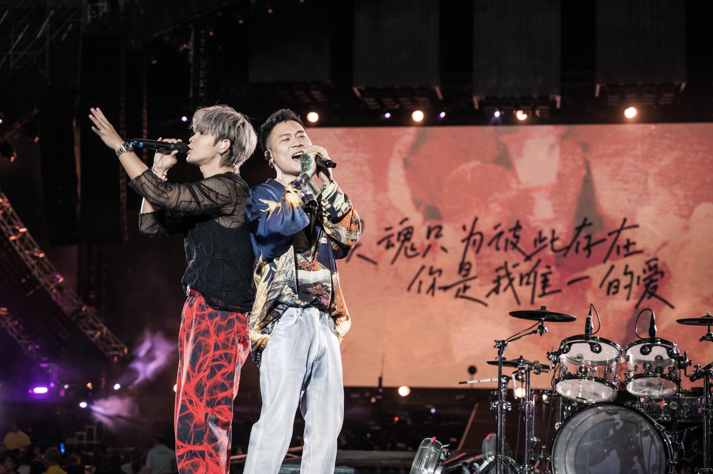 鼓鼓呂思緯超期待簽票會,「已經不知道多久沒和秉治坐在一起簽名了!」(相信音樂提供)
