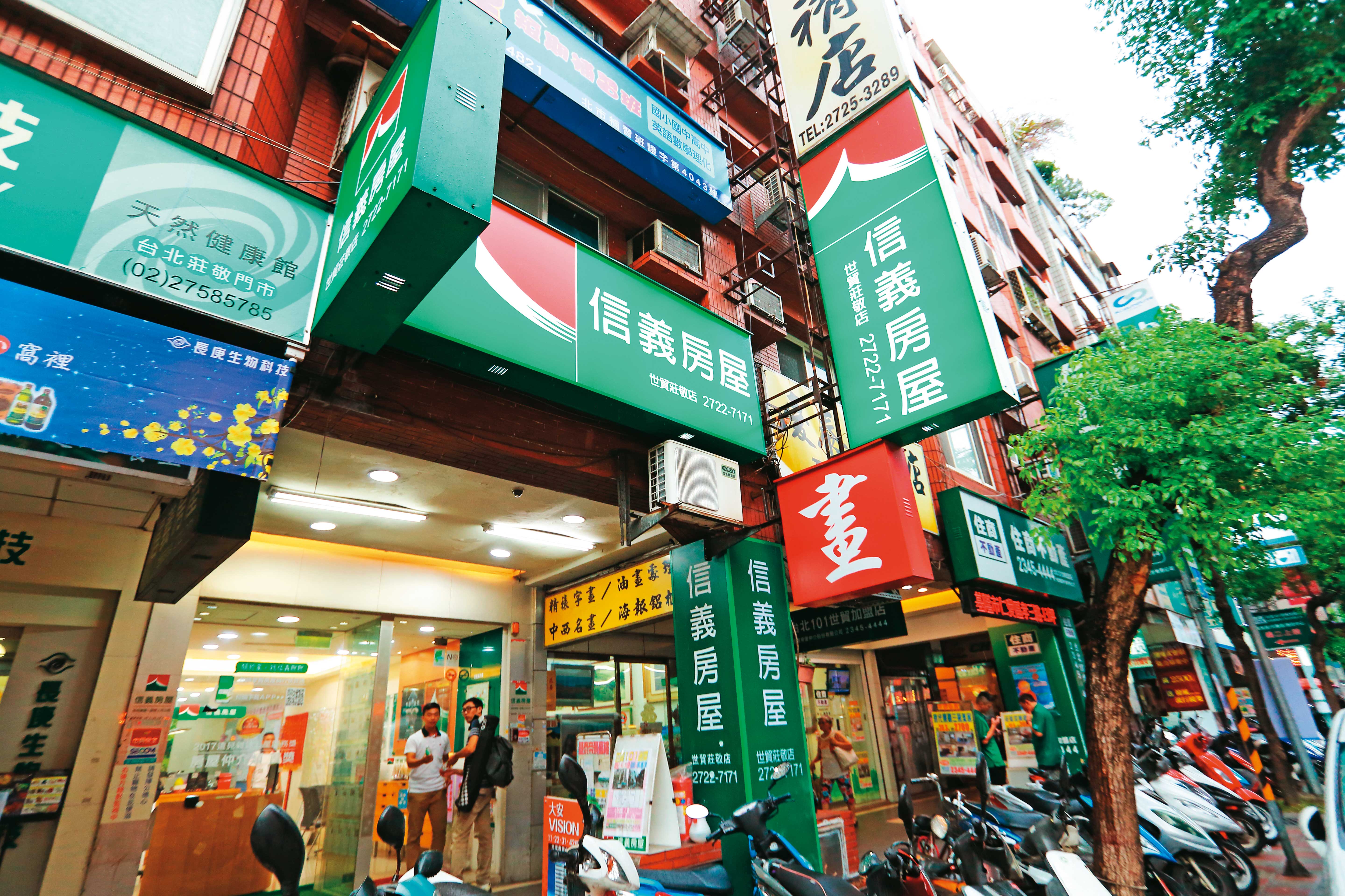 信義房屋由周耕宇父親周俊吉一手創立，為台灣房仲業目前唯一上市櫃龍頭。