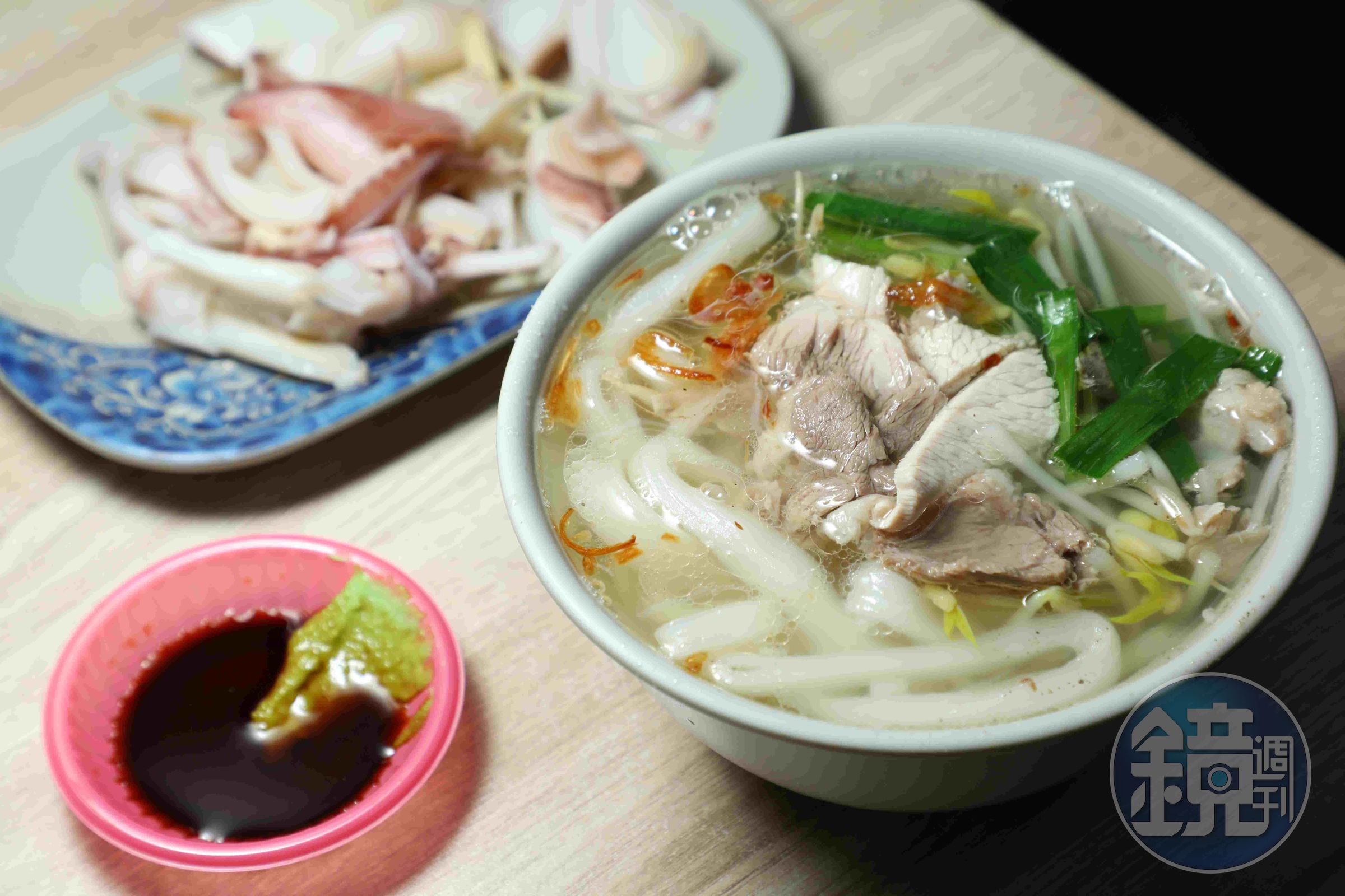 現燙「小卷」十分鮮甜。（後，100元／份）