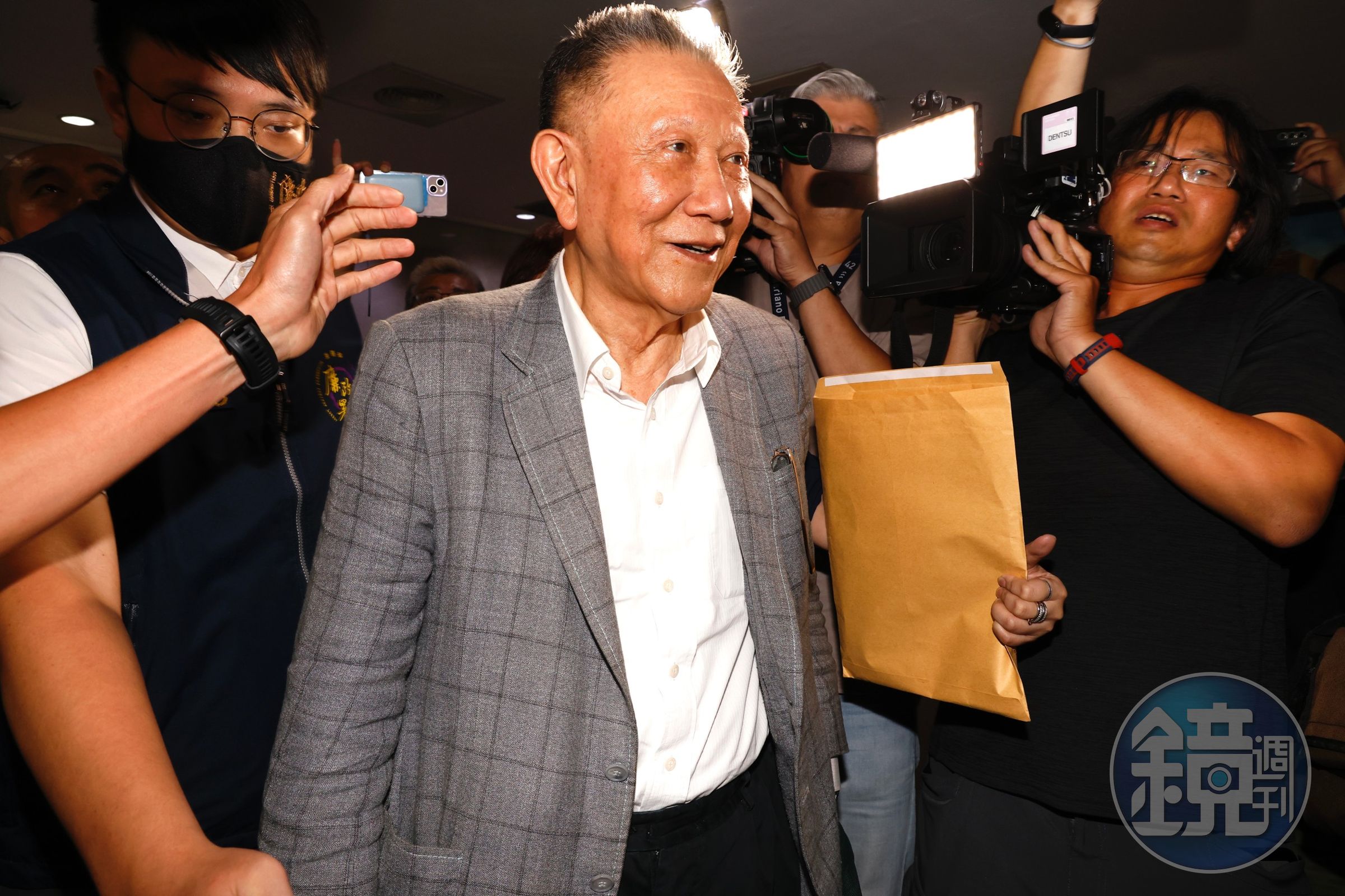台灣高等法院今裁定，駁回沈慶京等3人抗告，羈押禁見確定，不得再抗告。