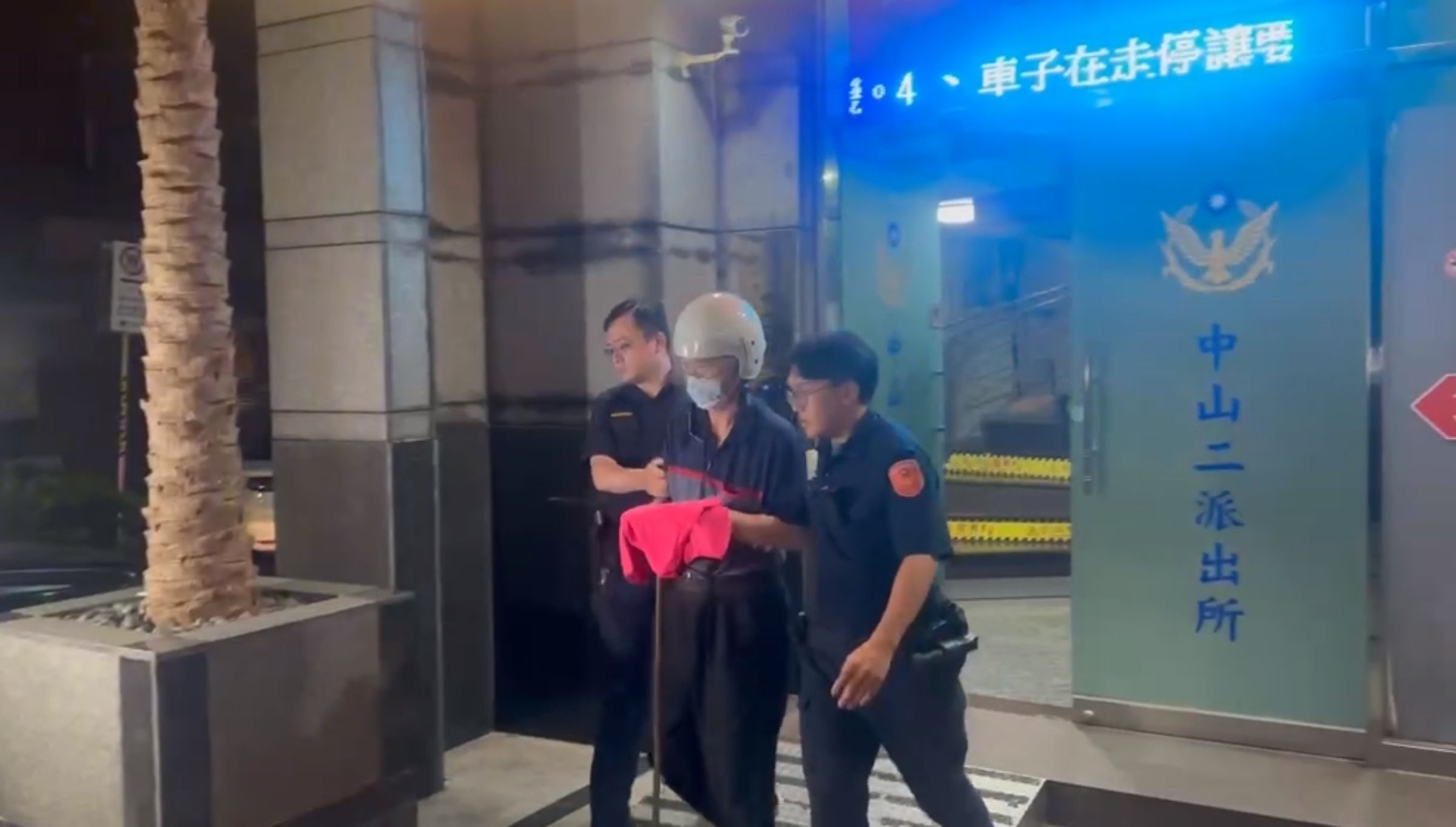 台北市衛生局指出，執刀醫師丁斌煌曾改名過2次。（翻攝畫面）