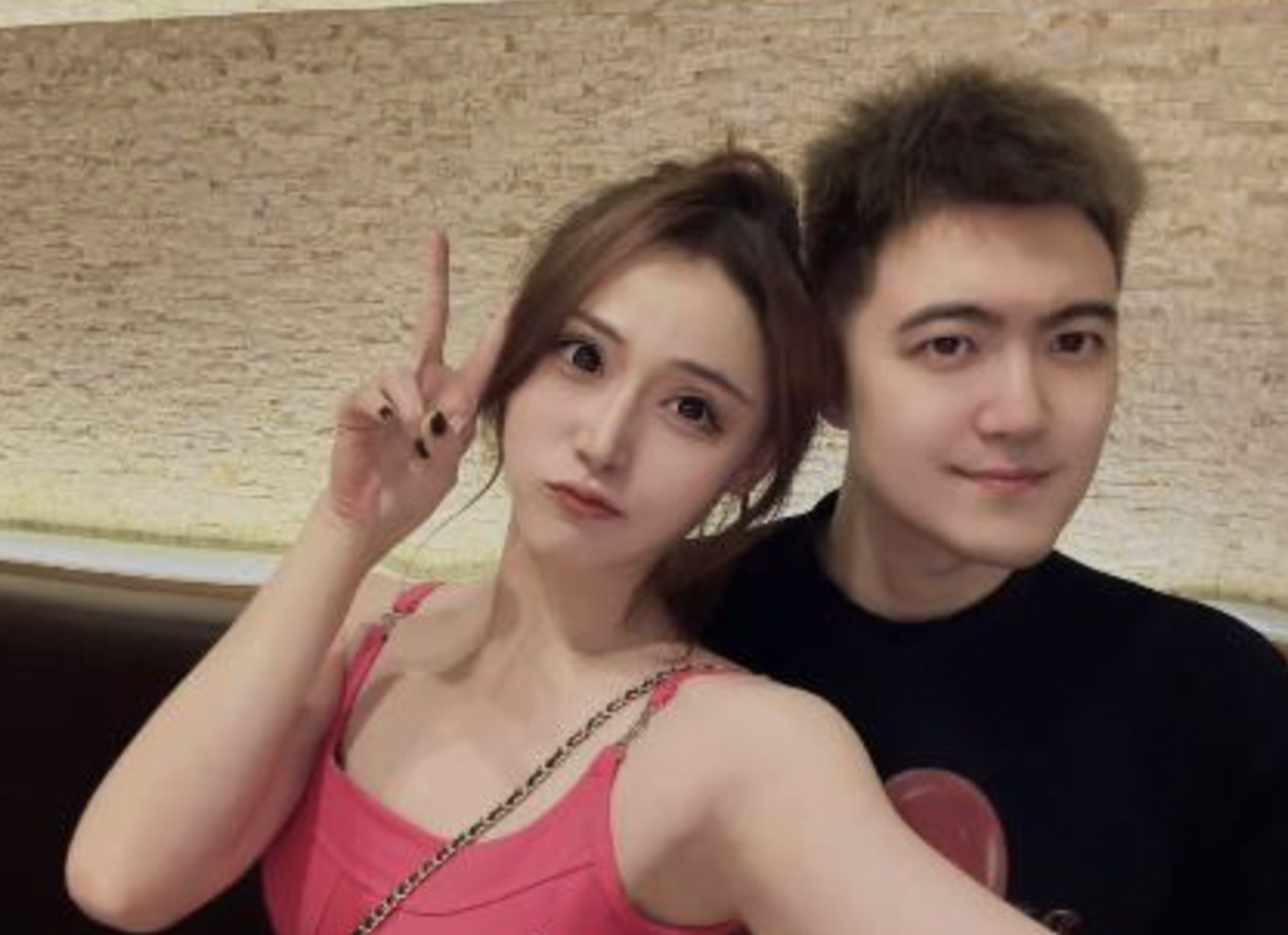 31歲中國抗癌短影音創作者「小浩的小迷妹」不敵病魔辭世，其丈夫發文證實，粉絲鼻酸。（翻攝自微博）