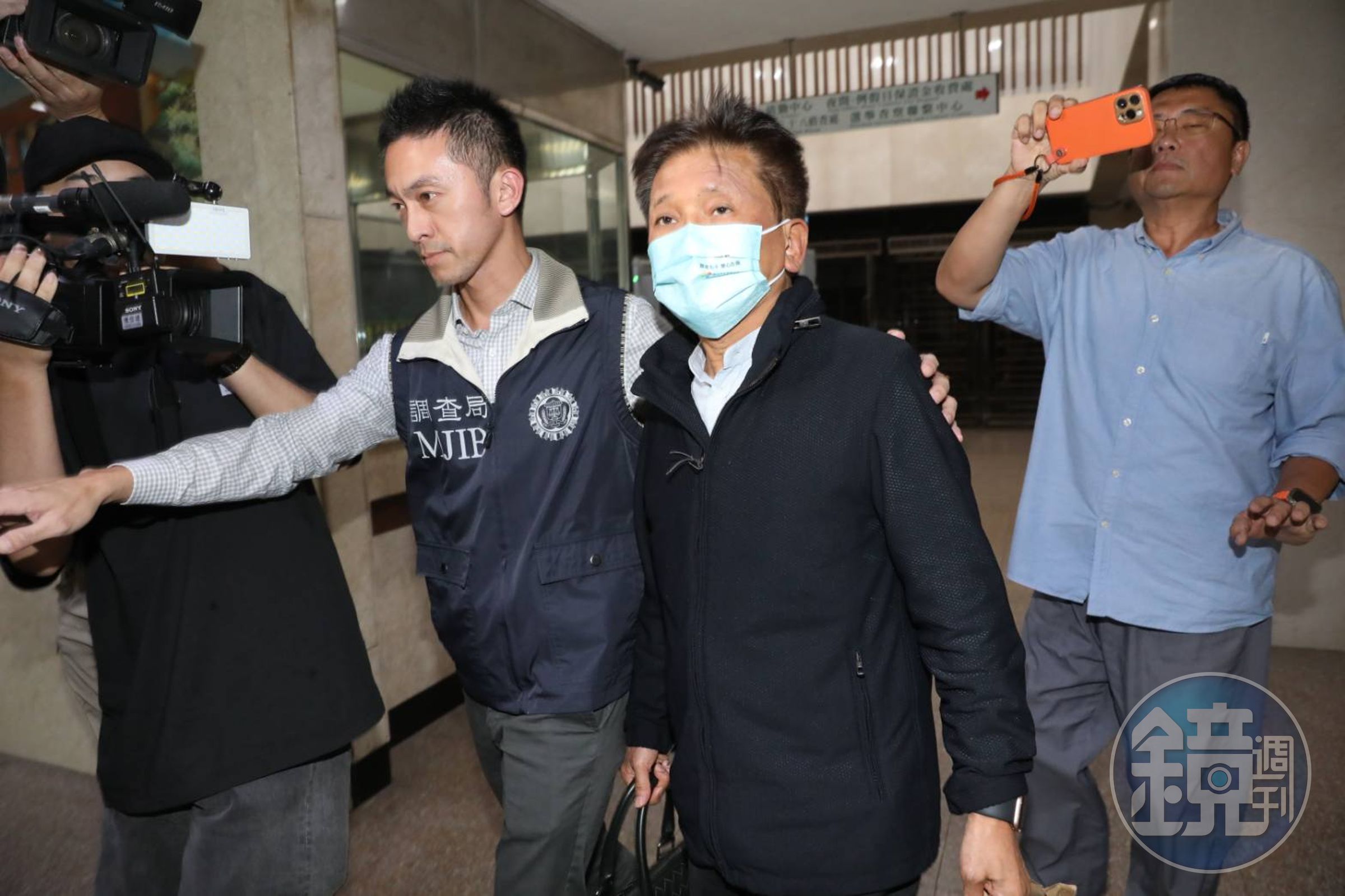 「航海王」台驊董座顏益財涉內線交易遭約談,晚間移送北檢。
