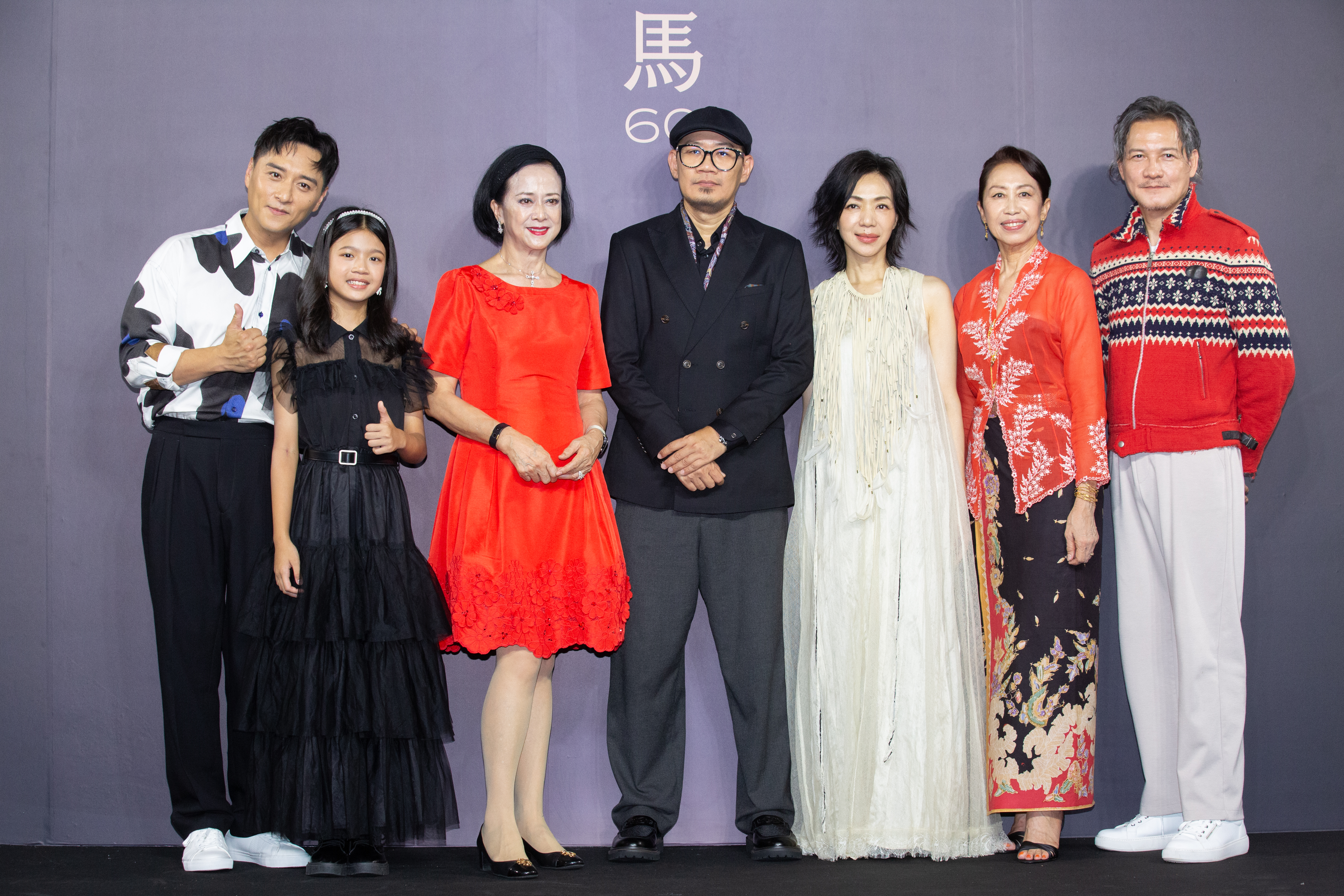 導演張吉安（中）率演員鄭人碩、林玉恩、特別嘉賓湯蘭花、演員萬芳、蔡寶珠、俞宏榮現身金馬開幕片《五月雪》首映會。