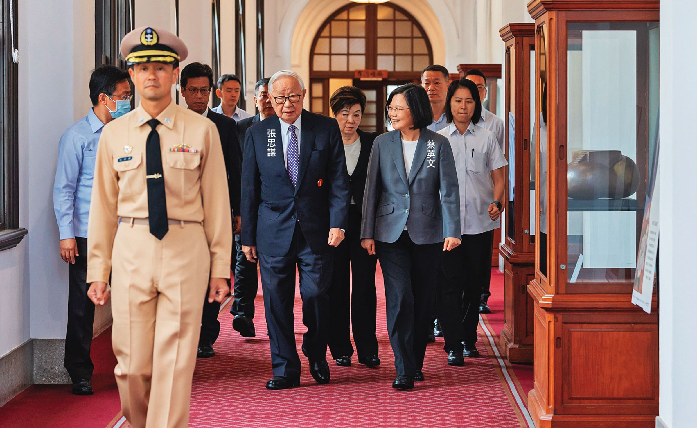 張忠謀從繃著臉到成為精神導師蔡英文真情流露談兩人情誼