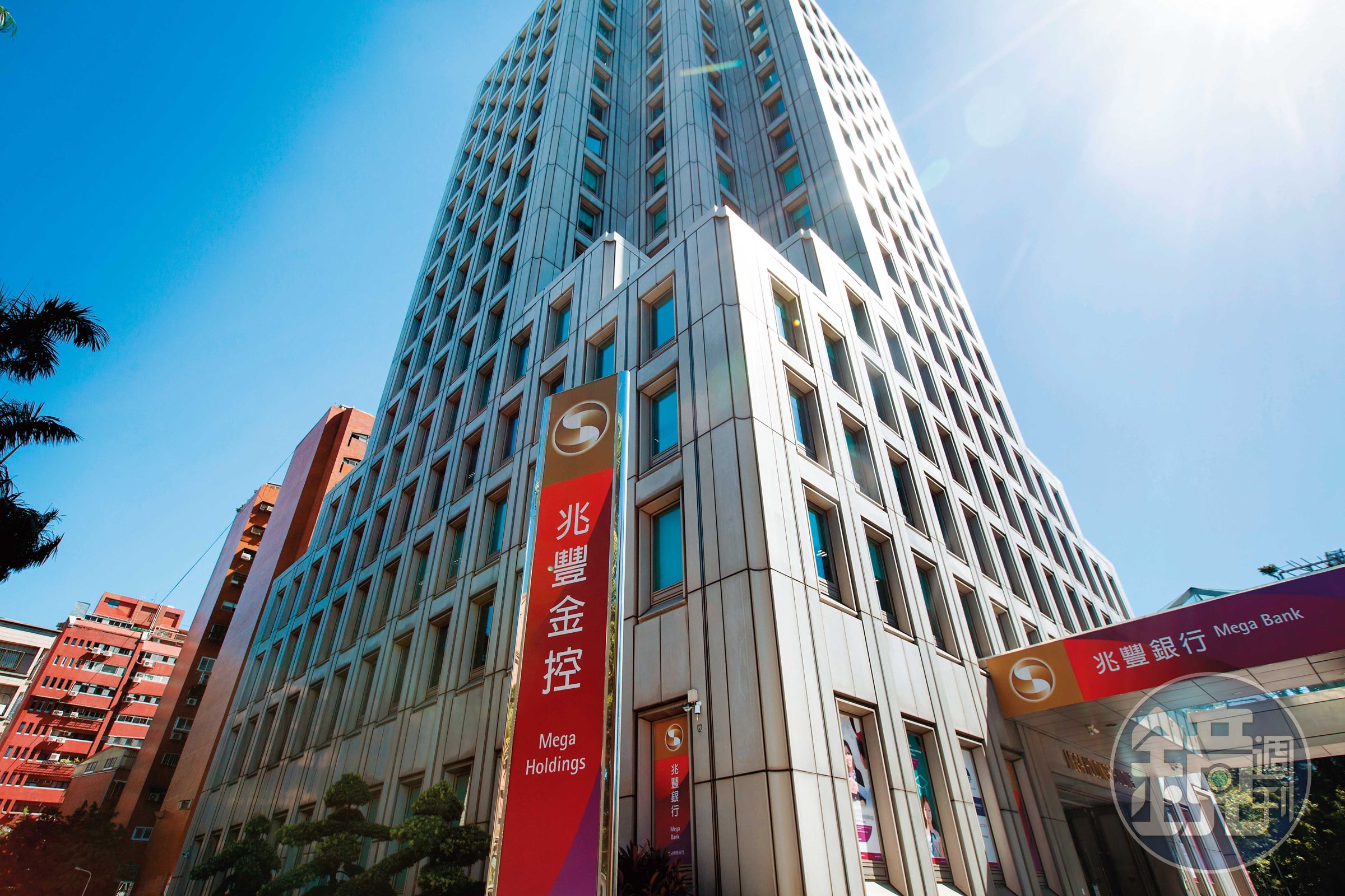 兆豐金股價波動低，配息穩定，是廖仁傑長期存股標的之一。