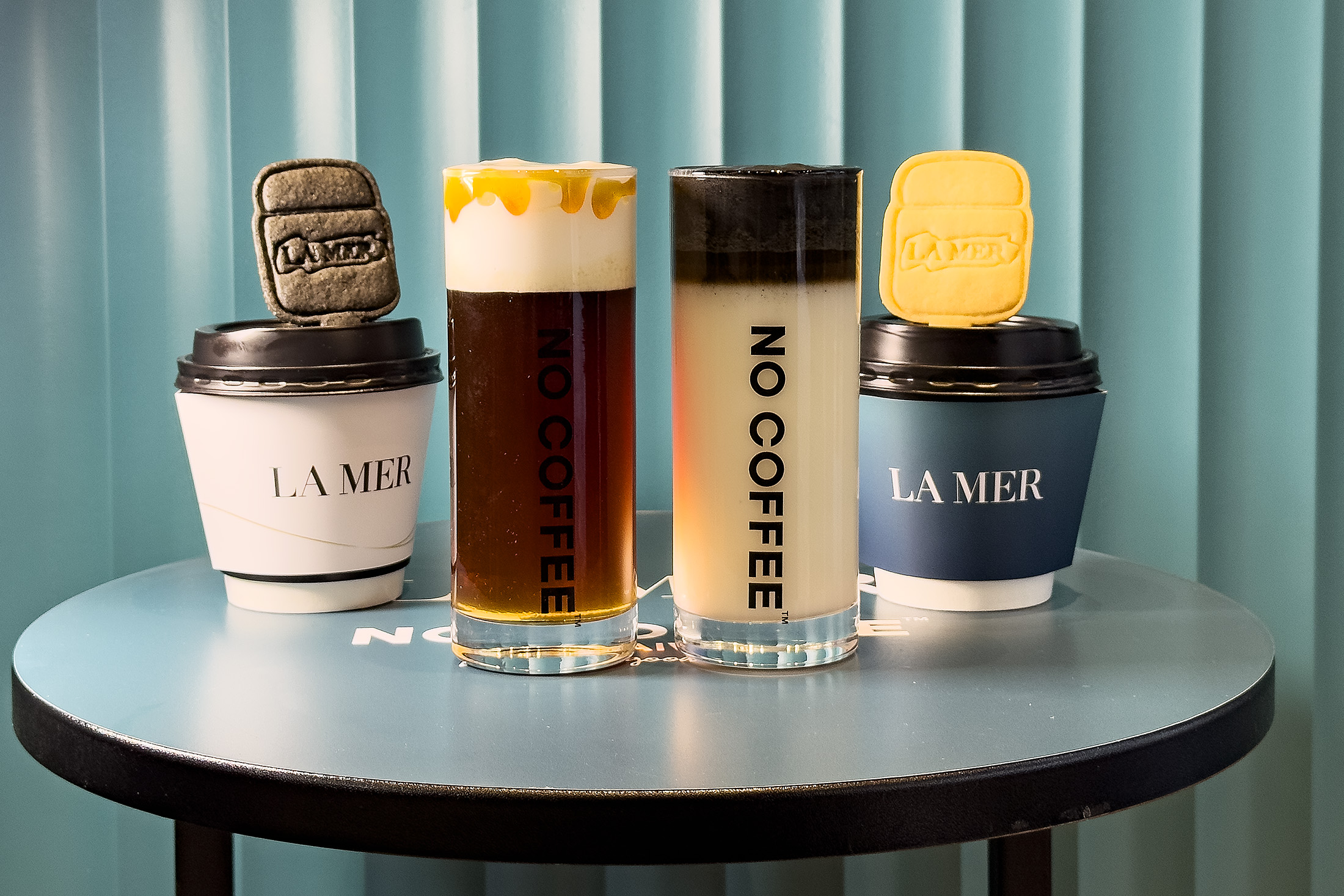 日本潮牌咖啡「NO COFFEE」攜手全球頂級保養品牌「LA MER海洋拉娜」，舉辦聯名活動，以日與夜為主題，推出兩款期間限定奶霜咖啡。