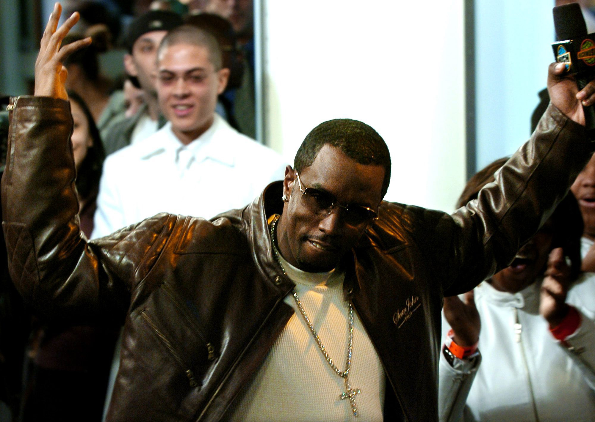 吹牛老爹雖然逃過重刑，但法官拒絕讓他保釋，要一路關到裁罰刑期公佈為止。（東方IC）