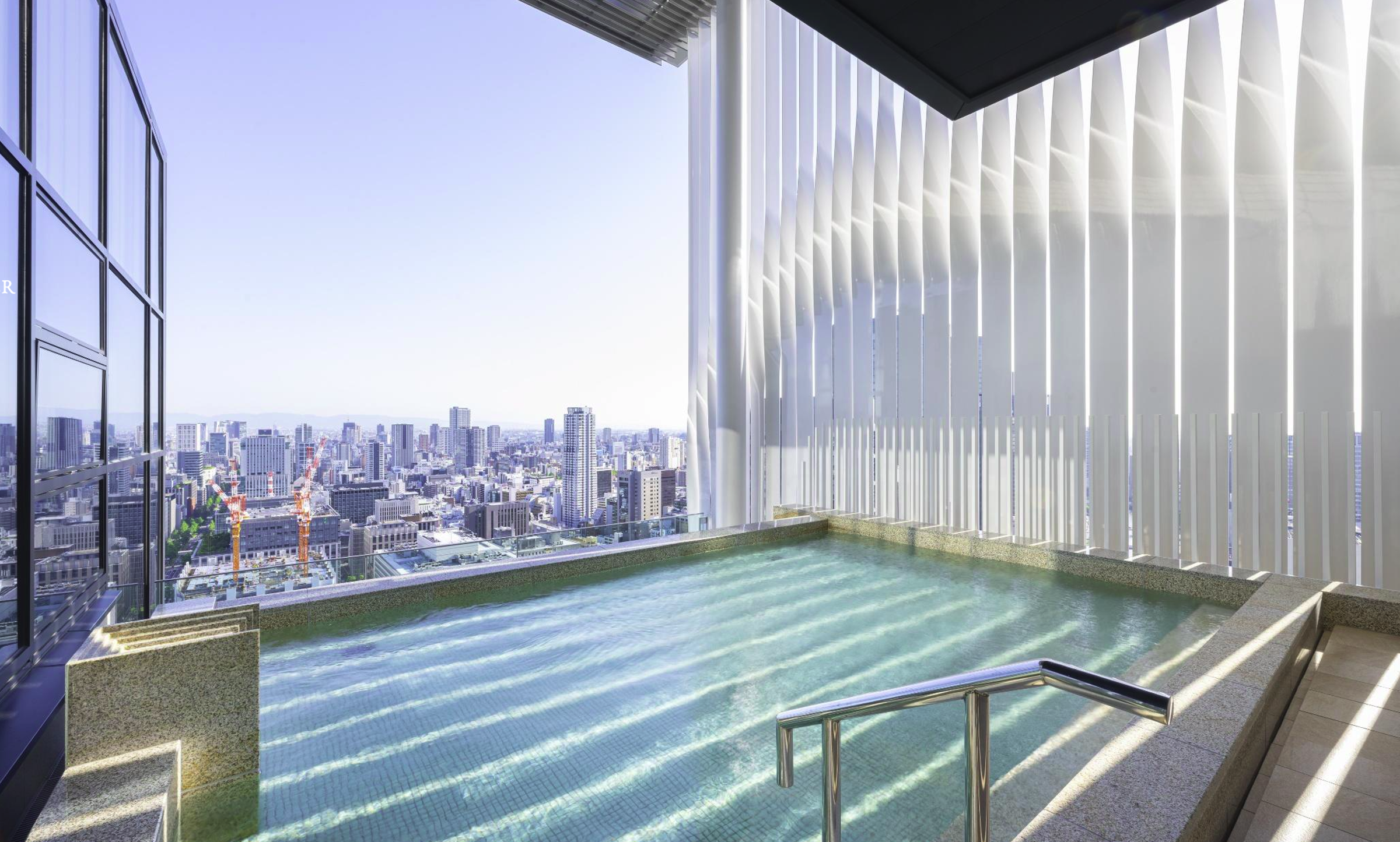 「Candeo Hotels Osaka The Tower」最大亮點為城市裡的高空露天風呂。(Candeo Hotels Osaka The Tower提供)