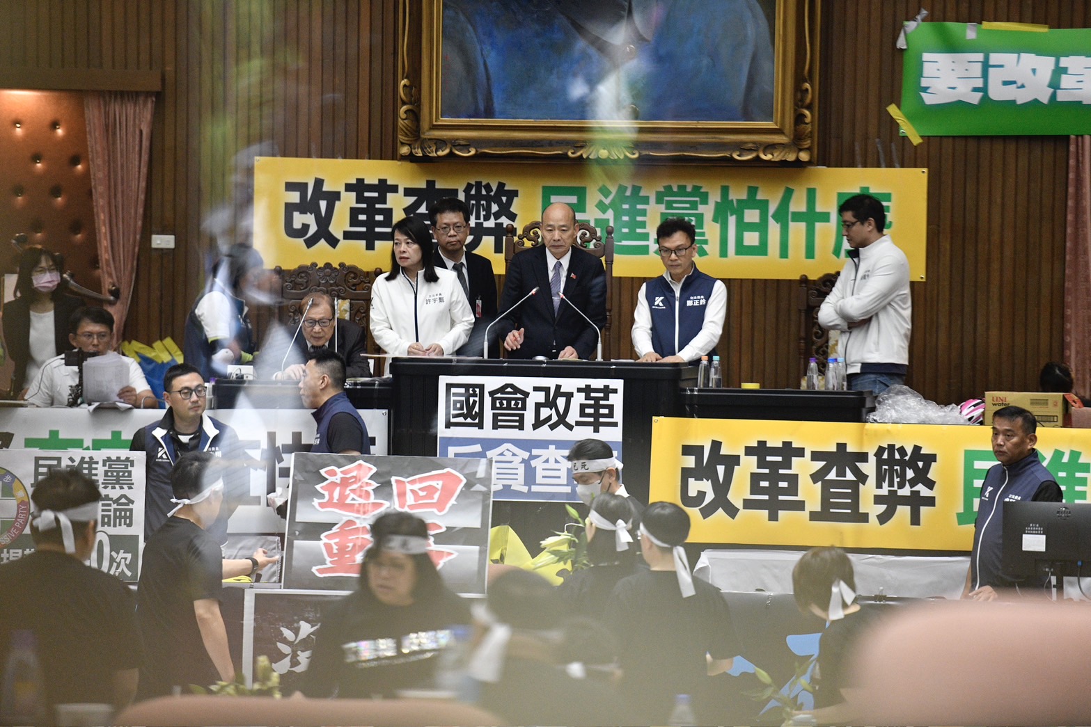 國民黨與民眾黨今日以人數優勢,表決二讀擴大國會調查權。