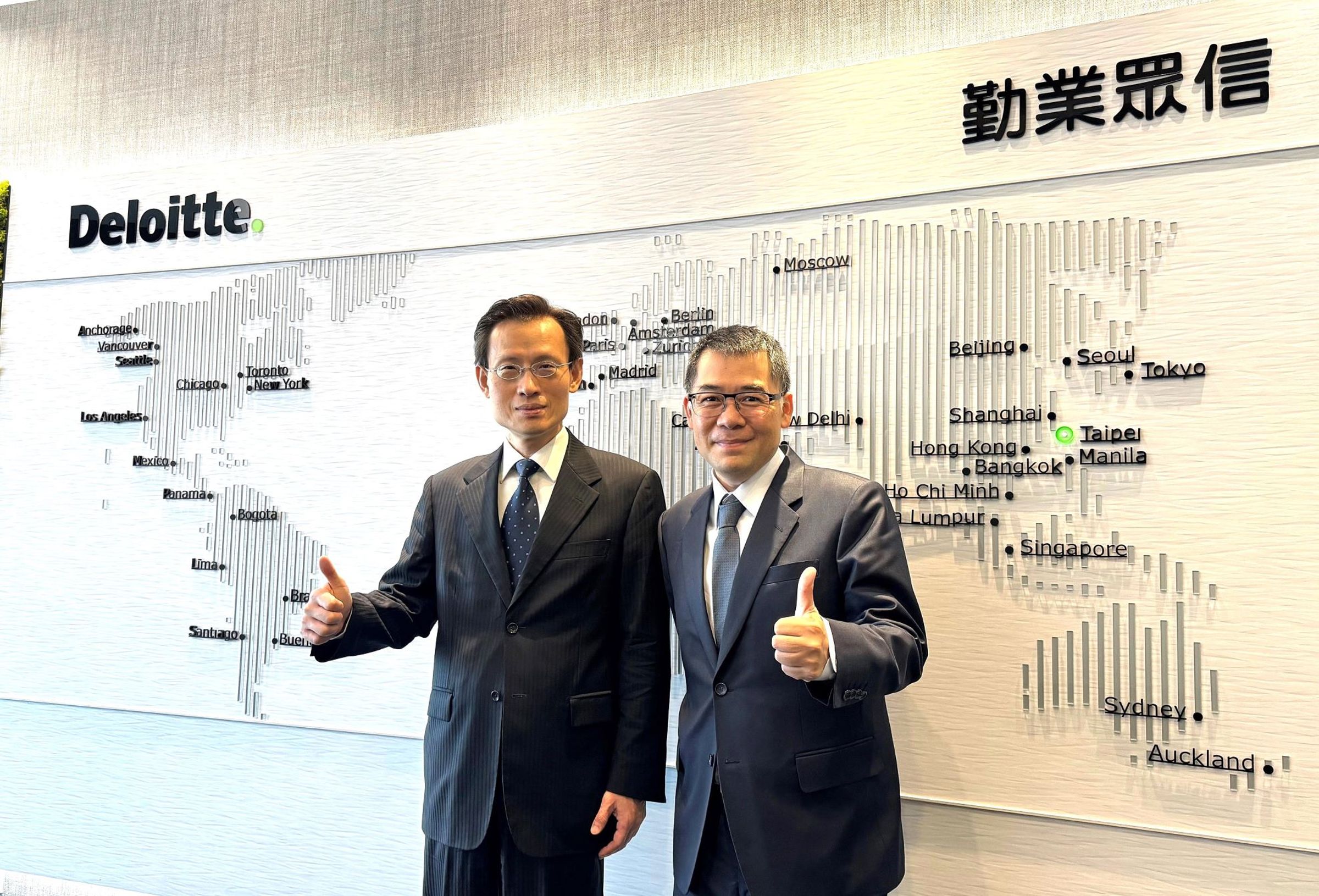勤業眾信聯合會計師事務所（左為總裁柯志賢)）今（26日）宣布成立「亞灣創新服務中心」，攜手進駐南台灣的金融機構，共同打造涵蓋「跨境稅務與法律諮詢、財務解決方案、家族治理與資產傳承」的高端專業服務生態圈。（勤業眾信提供）