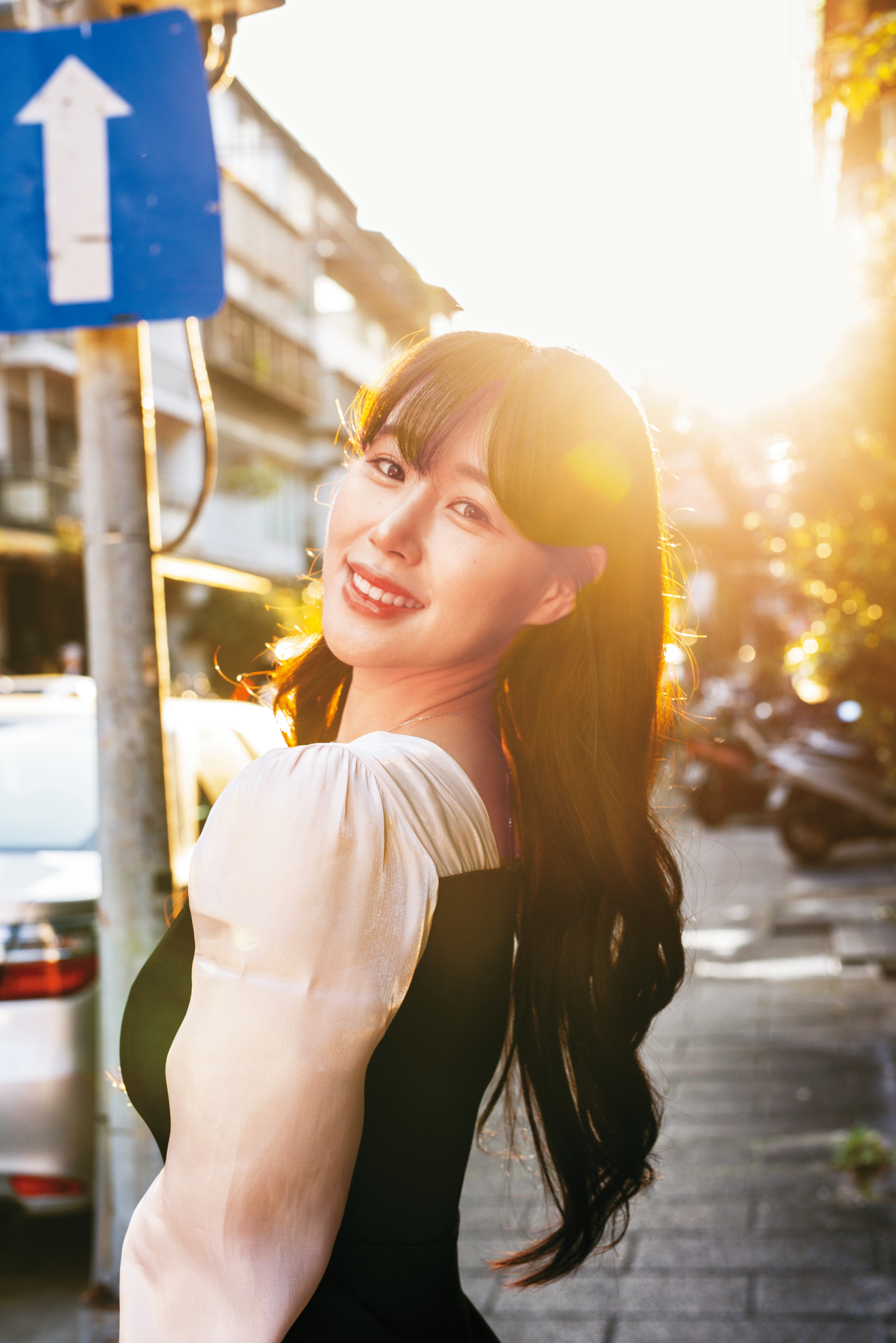 金渡娥原本希望藉由啦啦隊踏入演藝圈,參加徵選時順利獲選。