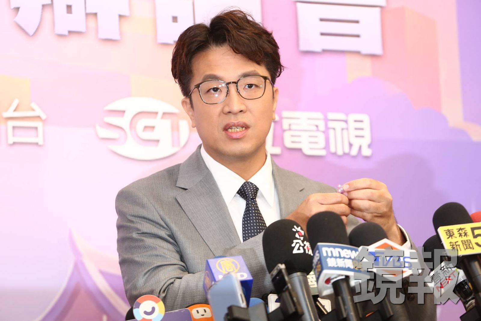 女兒抱抱幫加油!沈伯洋「帶這幸運物」 服裝藏小巧思超吸睛