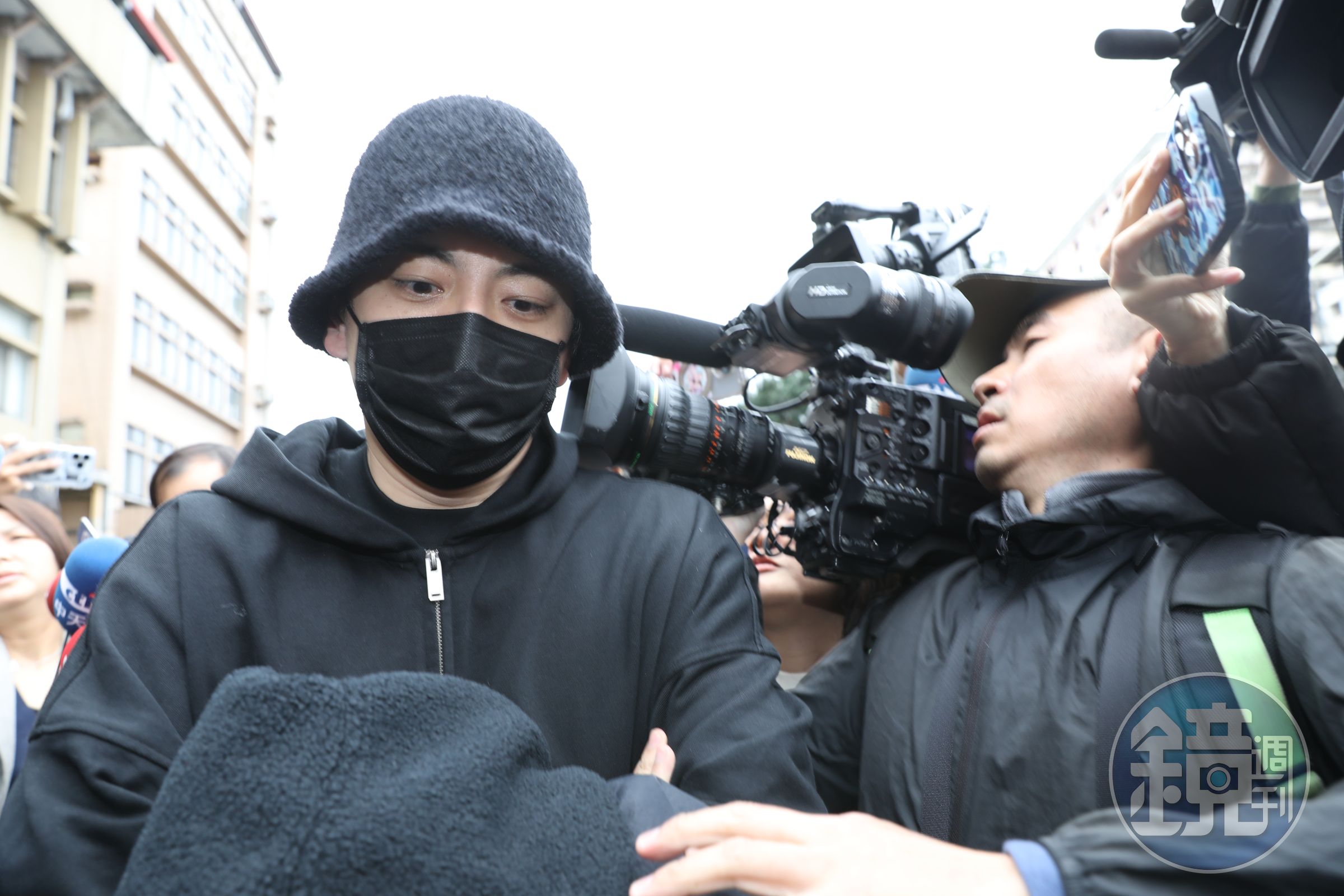 現年33歲男星王大陸繼偽造病歷閃兵役風波後，再因教唆毆打Uber司機遭檢警偵辦，5日因傷害罪500萬交保。
