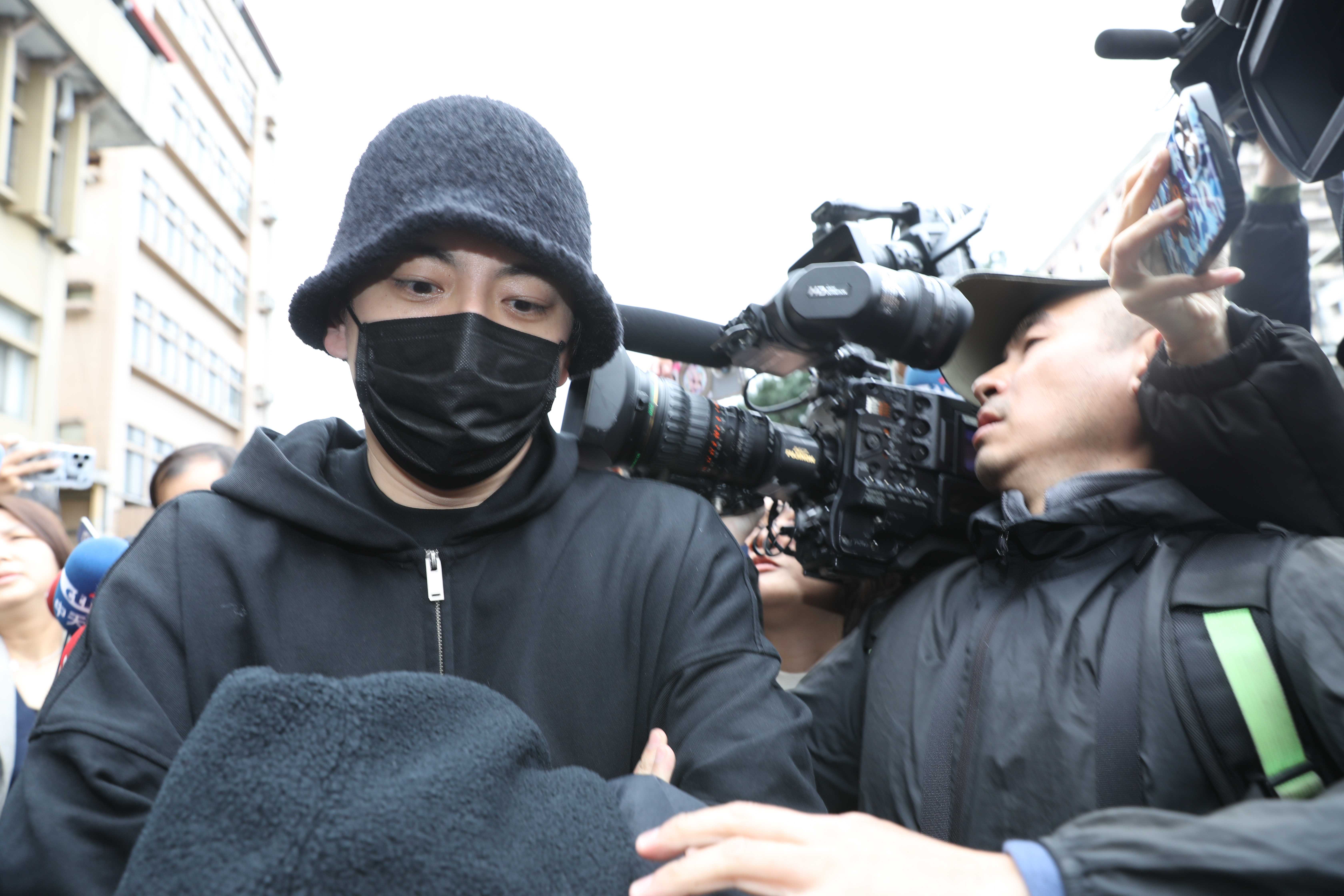 現年33歲男星王大陸繼偽造病歷閃兵役風波後，再因教唆毆打Uber司機遭檢警偵辦，5日因傷害罪500萬交保。