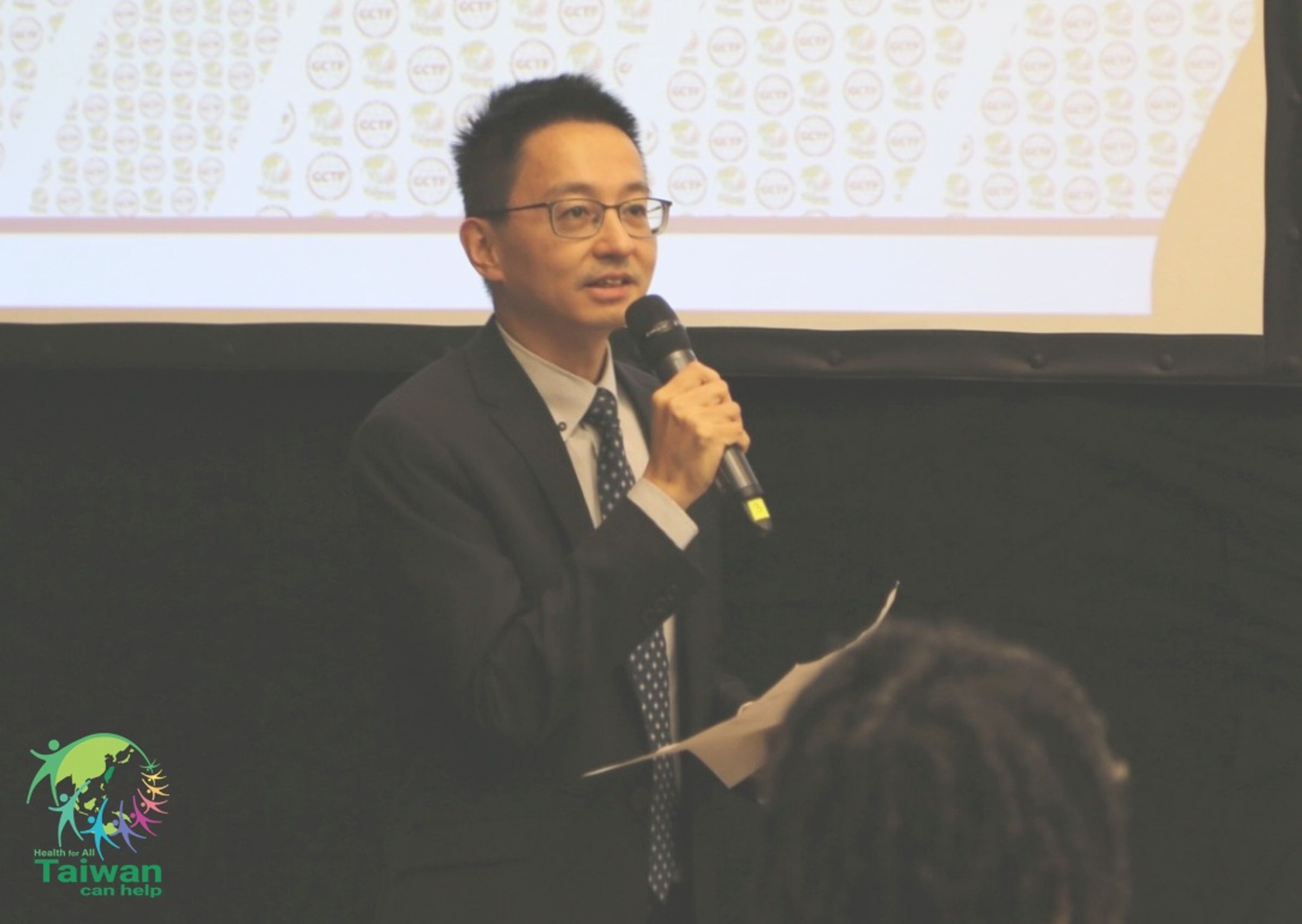 羅一鈞打臉蔡正元質疑疫苗添加鋁鹽佐劑，對人體有危害一說。（翻攝自衛生福利部臉書）