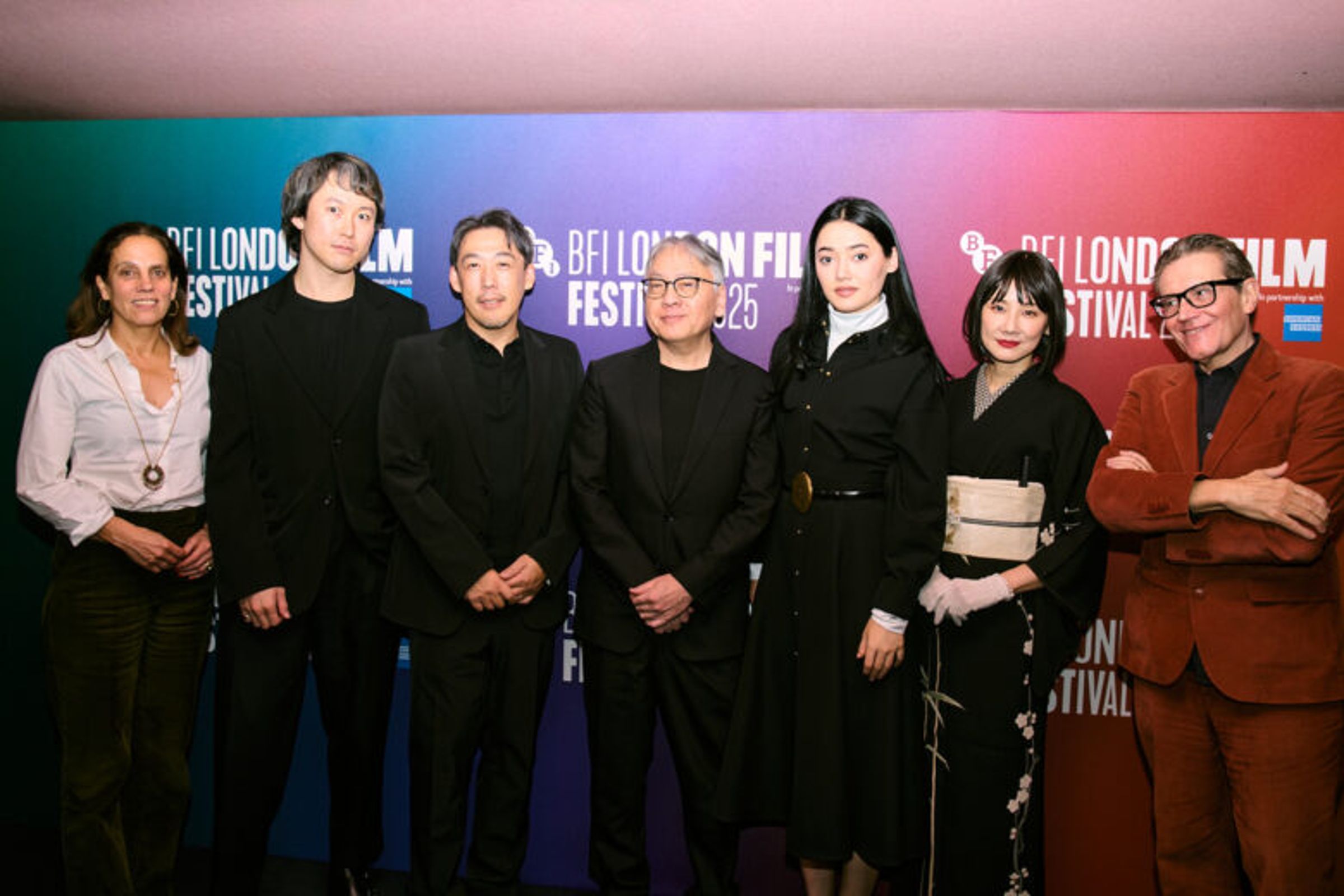 《群山淡景》導演石川慶（左二起）、監製兼原著作者石黑一雄、演員卡蜜拉愛子、吉田羊出席倫敦影展首映。 （東昊提供）
