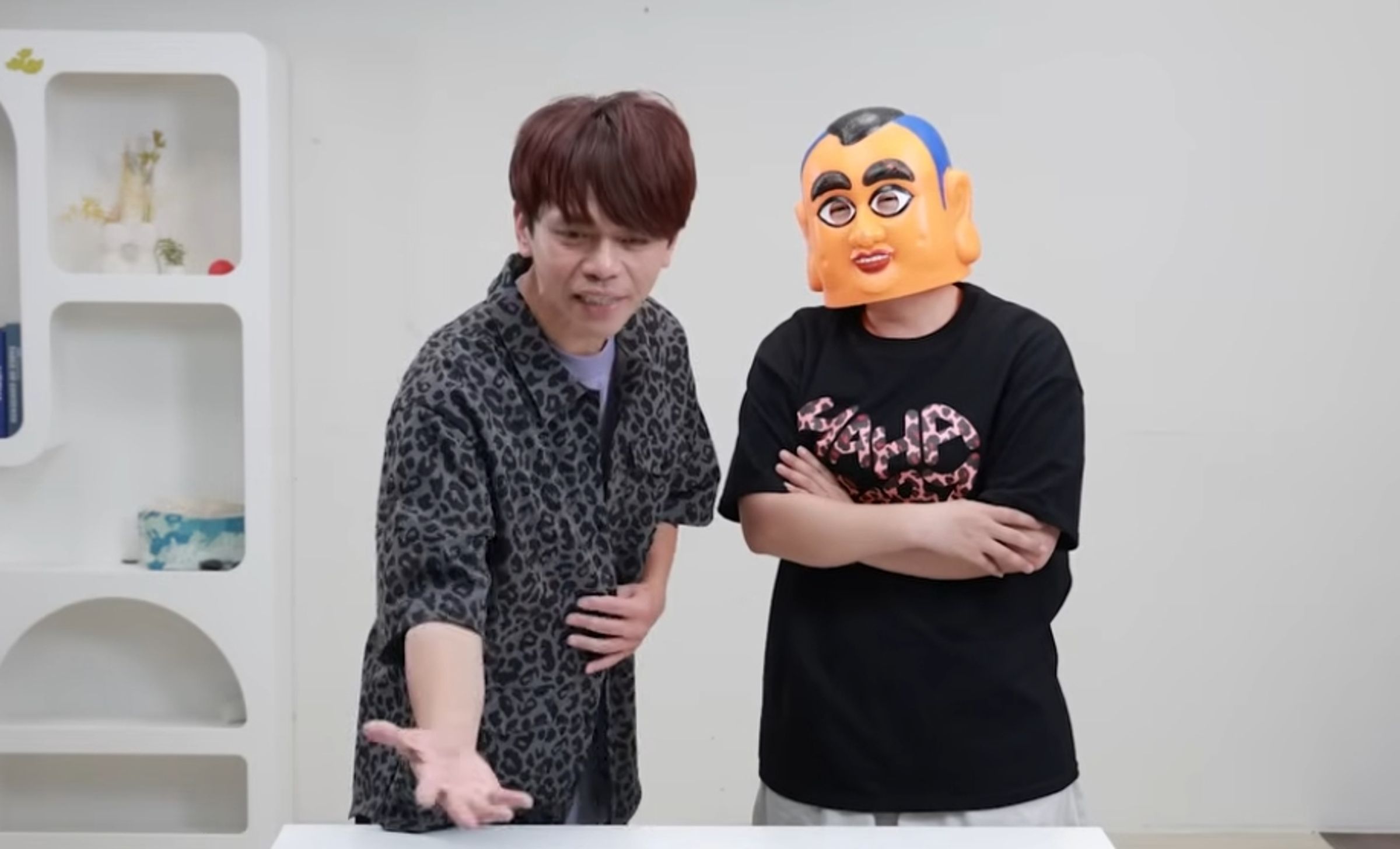 蔡阿嘎被指用AI貶低日本街頭畫家,今他拍片反擊澄清,強調他要表達的是「畫家贏過AI」。(翻攝自YouTube 蔡阿嘎543)