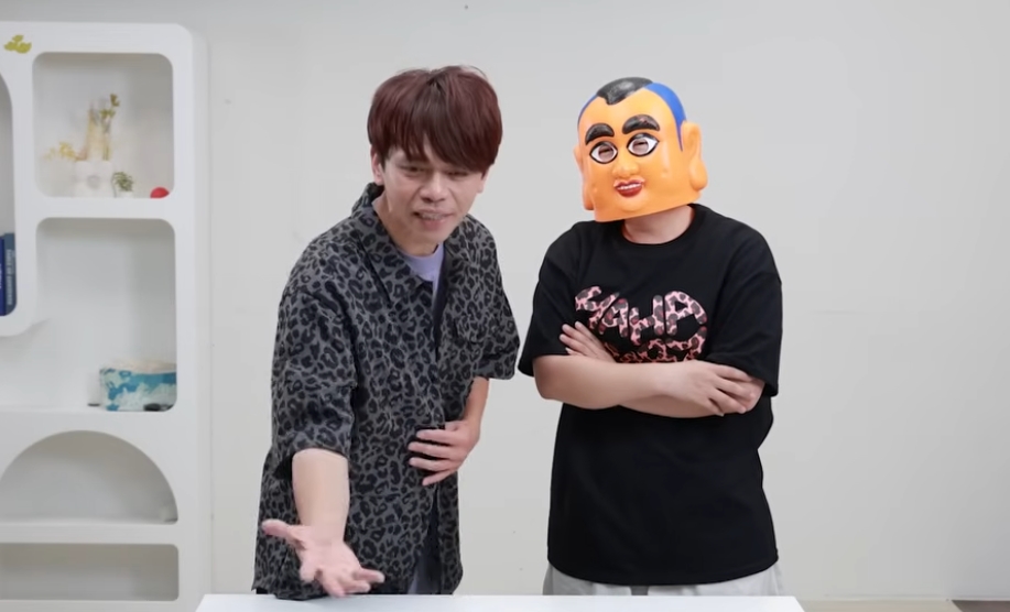 蔡阿嘎被指用AI貶低日本街頭畫家，今他拍片反擊澄清，強調他要表達的是「畫家贏過AI」。（翻攝自YouTube 蔡阿嘎543）