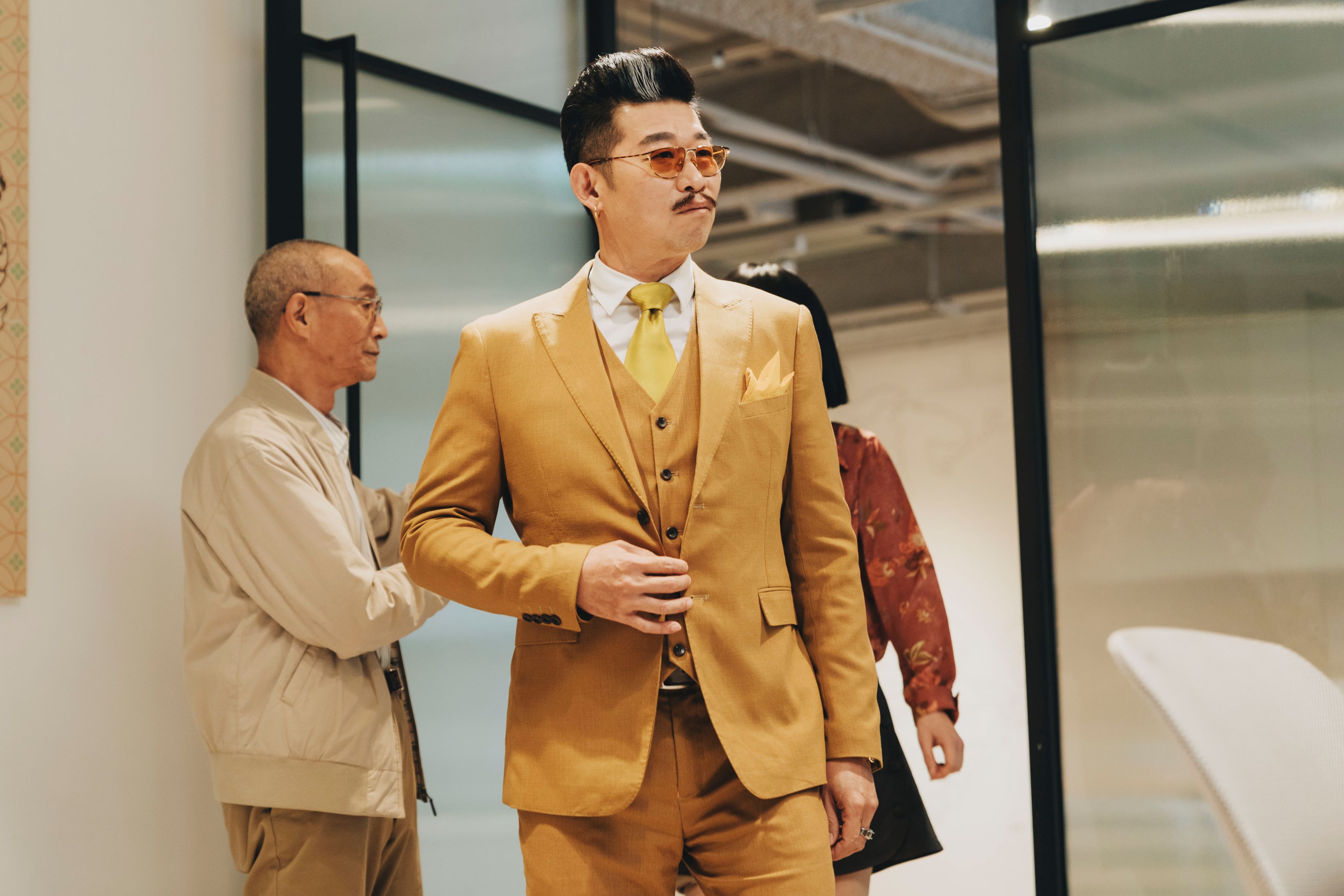馬力歐在《導演你有病》飾演一位投資拍電影的金主,把有錢人小氣又囂張的嘴臉揣摩地維妙維肖。(雷宮製作提供)
