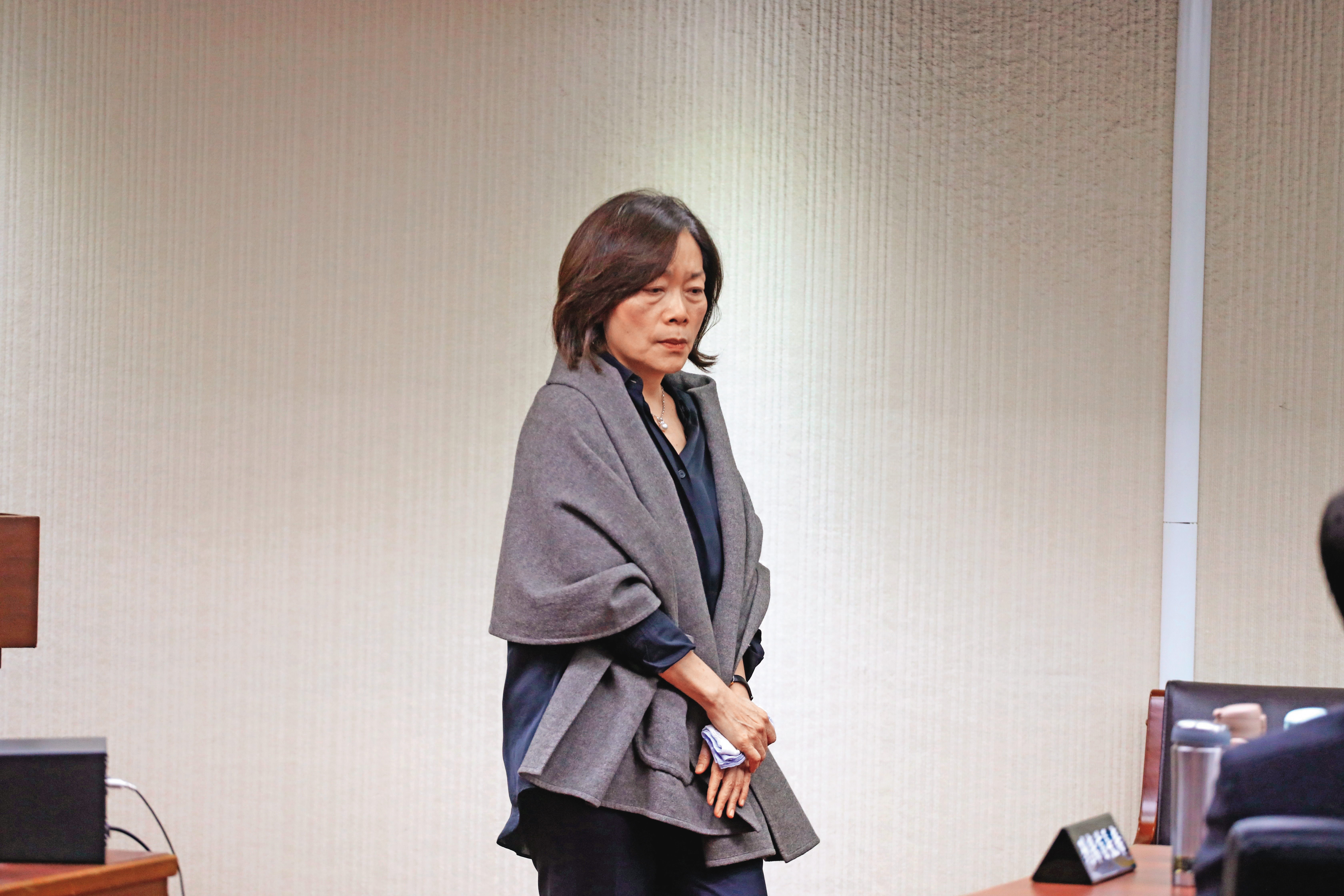 何佩珊（圖）在第一時間就應該下台。她早已沒留任的可能，只是她跟行政院當局者迷。